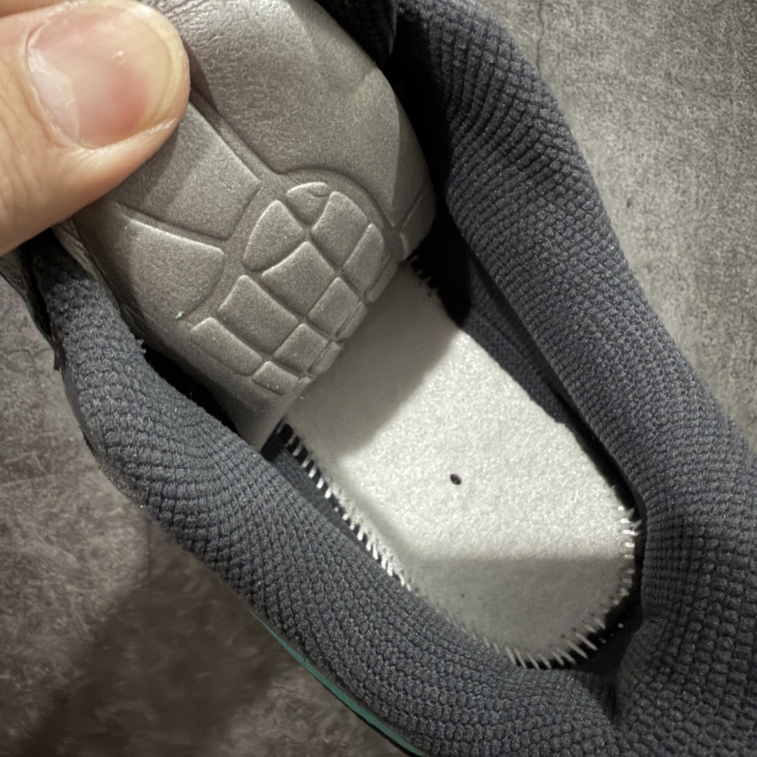 图片[9]-【顶级芯片版】Nike Air Max 90 舒适 复古 合成革减震防滑透气 低帮 休闲跑步鞋 黑绿 IF0670-002 鞋舌标可扫码 海外欧州过验版 原纸版原楦头 顶级90款问市 开发数月 原版开发 多道QC质检 鞋型完美复刻 原厂级别工艺 正确色卡 正确气垫蓝光 正确大底 独家私模 采用进口头层牛皮拼接 定位高端市场 行业标杆工艺 尺码：40 40.5 41 42 42.5 43 44 44.5 45 46-选品中心