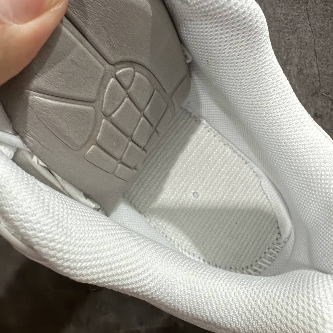 图片[9]-【顶级芯片版】Nike Air Max 90 舒适 复古 合成革减震防滑透气 低帮 休闲跑步鞋 全白纯白 CN8490-100 鞋舌标可扫码 海外欧州过验版 原纸版原楦头 顶级90款问市 开发数月 原版开发 多道QC质检 鞋型完美复刻 原厂级别工艺 正确色卡 正确气垫蓝光 正确大底 独家私模 采用进口头层牛皮拼接 定位高端市场 行业标杆工艺 尺码：40 40.5 41 42 42.5 43 44 44.5 45 46-选品中心