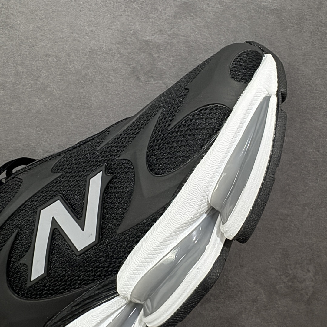 图片[5]-【公司级】New Balance 新百伦 NB20005 网面休闲跑步鞋 复古还要机能，NB官方重磅新品。一款融合复古设计与现代科技的跑鞋，以其经典的造型和舒适脚感，成为2025年复古潮流爱好的推荐单品。 极具视觉冲击力的5根ABZORB单元，以及无缝鞋面的设计，加上3M反光材质的装饰，比之前推出的9060系列更夸张，更具未来感。 货号：U20005UB 尺码：36-45-选品中心