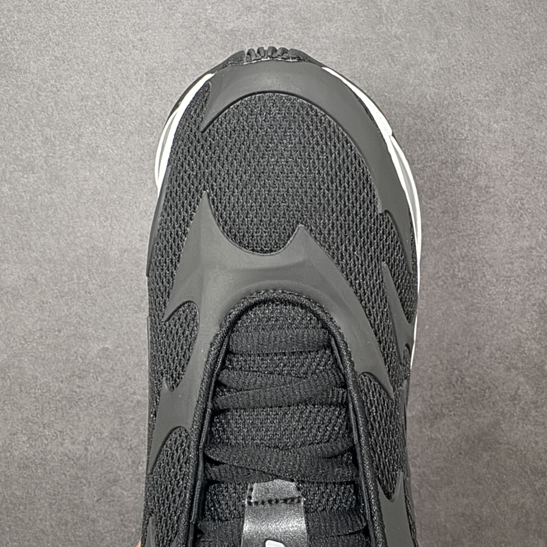 图片[8]-【公司级】New Balance 新百伦 NB20005 网面休闲跑步鞋 复古还要机能，NB官方重磅新品。一款融合复古设计与现代科技的跑鞋，以其经典的造型和舒适脚感，成为2025年复古潮流爱好的推荐单品。 极具视觉冲击力的5根ABZORB单元，以及无缝鞋面的设计，加上3M反光材质的装饰，比之前推出的9060系列更夸张，更具未来感。 货号：U20005UB 尺码：36-45-选品中心