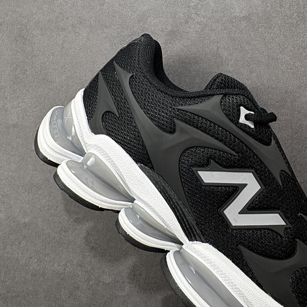 图片[6]-【公司级】New Balance 新百伦 NB20005 网面休闲跑步鞋 复古还要机能，NB官方重磅新品。一款融合复古设计与现代科技的跑鞋，以其经典的造型和舒适脚感，成为2025年复古潮流爱好的推荐单品。 极具视觉冲击力的5根ABZORB单元，以及无缝鞋面的设计，加上3M反光材质的装饰，比之前推出的9060系列更夸张，更具未来感。 货号：U20005UB 尺码：36-45-选品中心