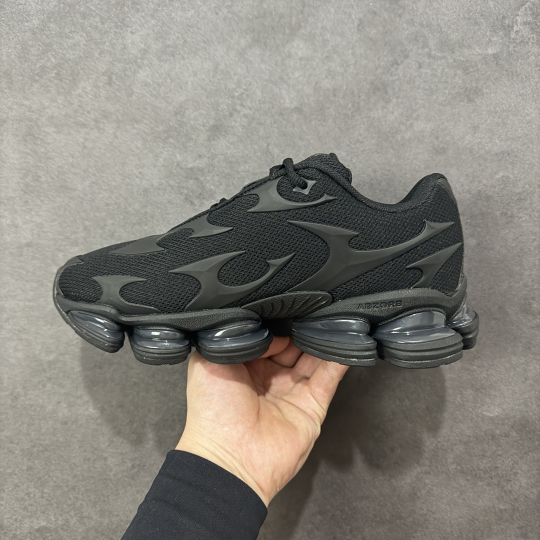 图片[2]-【公司级】New Balance 新百伦 NB20005 网面休闲跑步鞋 复古还要机能，NB官方重磅新品。一款融合复古设计与现代科技的跑鞋，以其经典的造型和舒适脚感，成为2025年复古潮流爱好的推荐单品。 极具视觉冲击力的5根ABZORB单元，以及无缝鞋面的设计，加上3M反光材质的装饰，比之前推出的9060系列更夸张，更具未来感。 货号：U20005US 尺码：36-45-选品中心