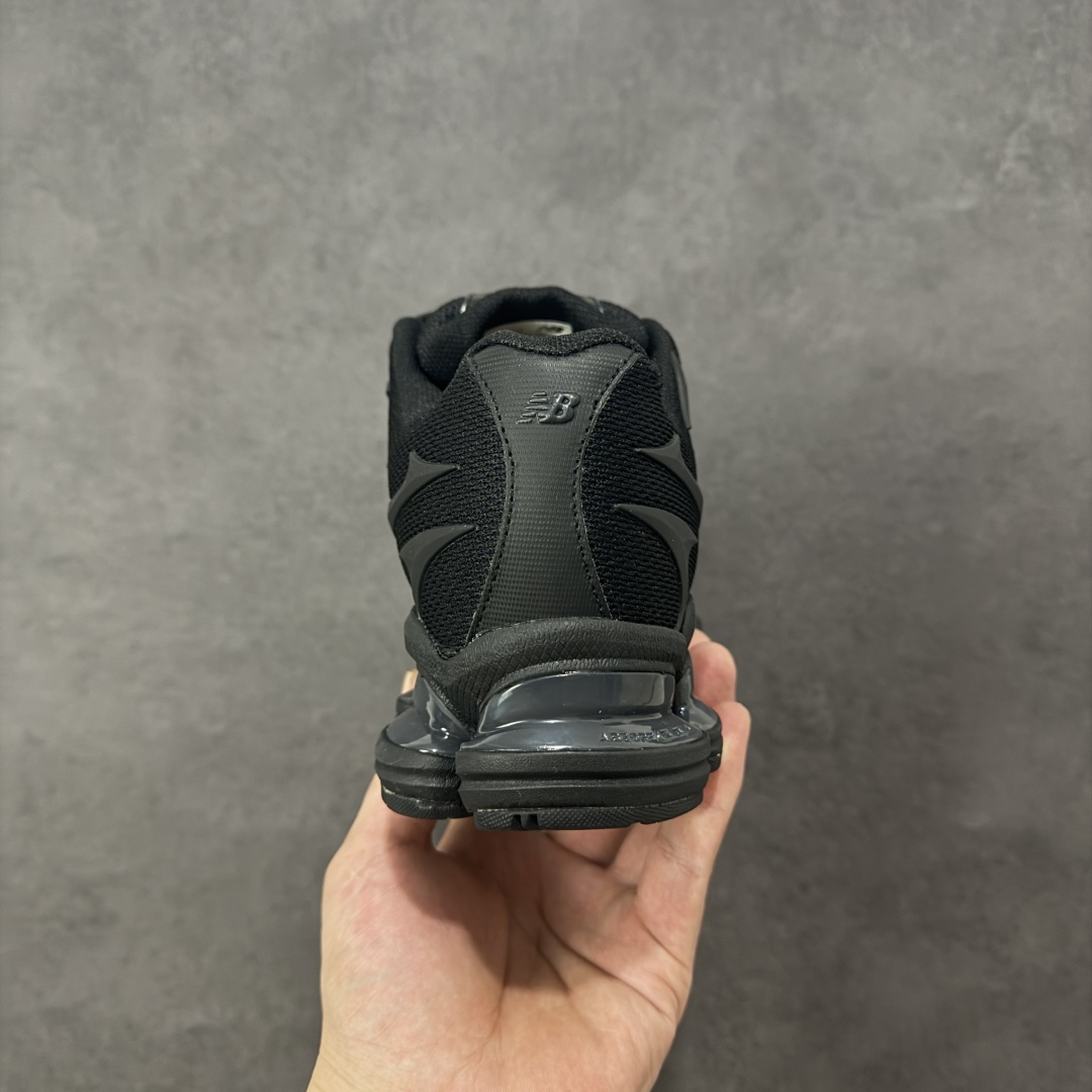 图片[4]-【公司级】New Balance 新百伦 NB20005 网面休闲跑步鞋 复古还要机能，NB官方重磅新品。一款融合复古设计与现代科技的跑鞋，以其经典的造型和舒适脚感，成为2025年复古潮流爱好的推荐单品。 极具视觉冲击力的5根ABZORB单元，以及无缝鞋面的设计，加上3M反光材质的装饰，比之前推出的9060系列更夸张，更具未来感。 货号：U20005US 尺码：36-45-选品中心