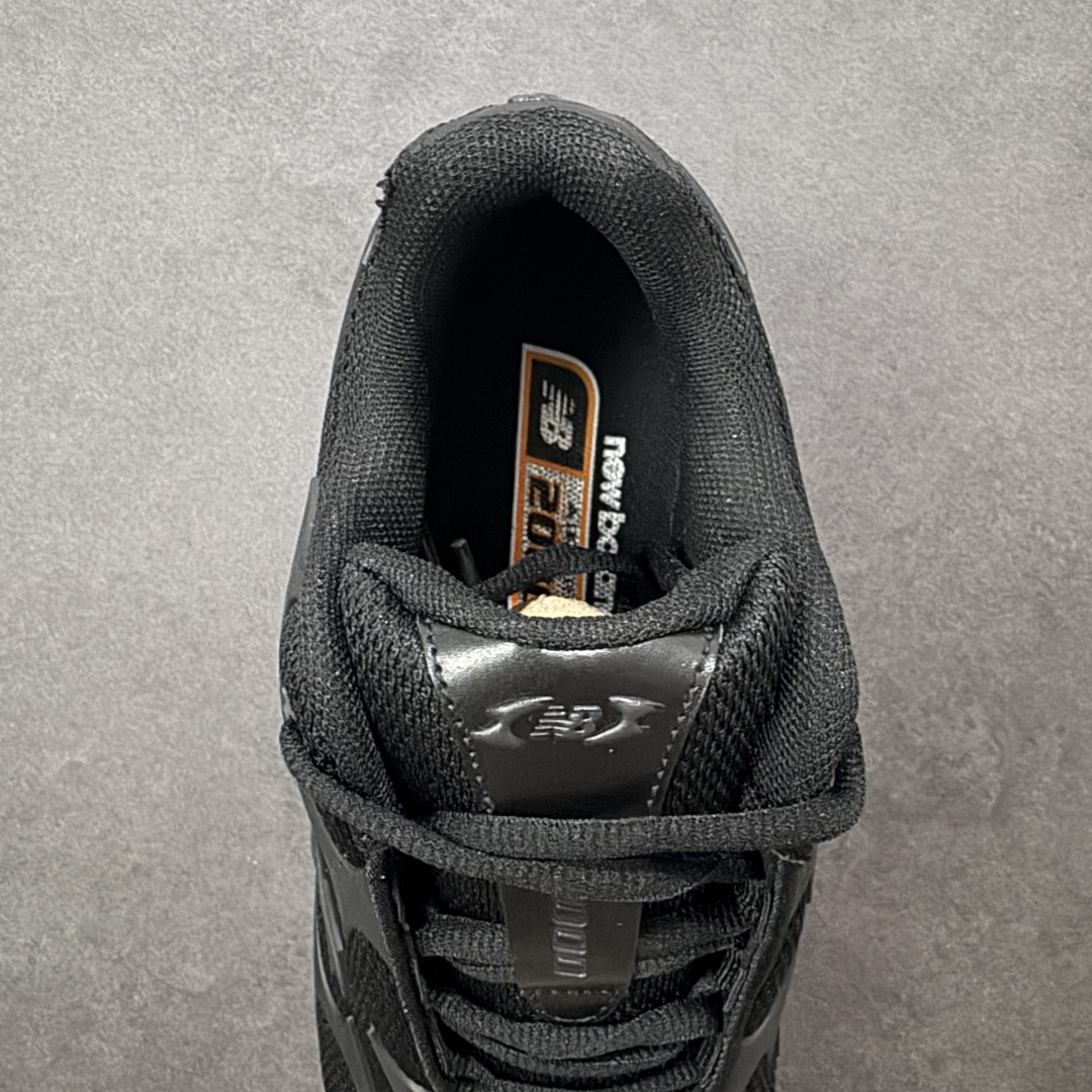 图片[7]-【公司级】New Balance 新百伦 NB20005 网面休闲跑步鞋 复古还要机能，NB官方重磅新品。一款融合复古设计与现代科技的跑鞋，以其经典的造型和舒适脚感，成为2025年复古潮流爱好的推荐单品。 极具视觉冲击力的5根ABZORB单元，以及无缝鞋面的设计，加上3M反光材质的装饰，比之前推出的9060系列更夸张，更具未来感。 货号：U20005US 尺码：36-45-选品中心