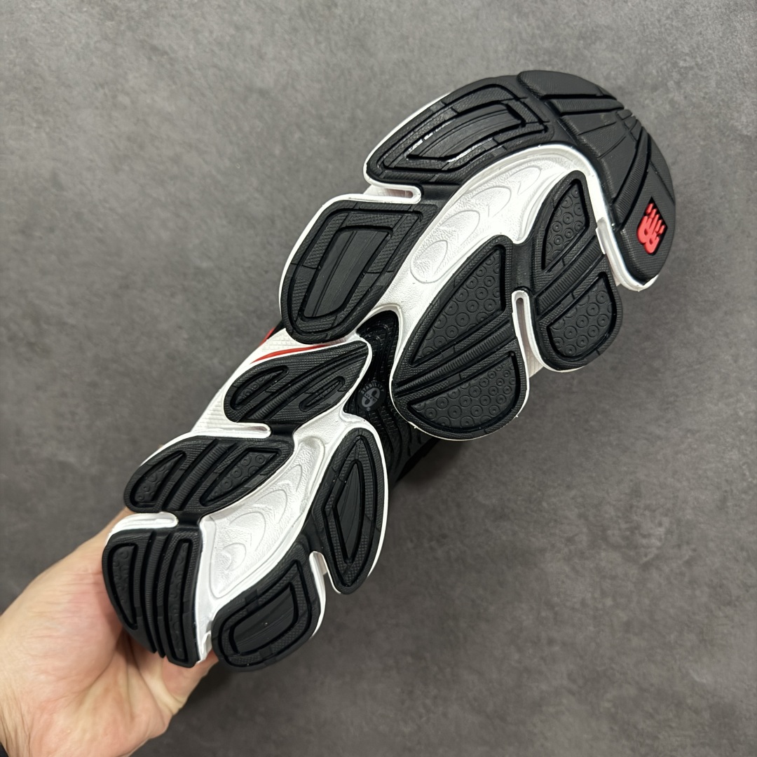 图片[9]-【公司级】New Balance 新百伦 NB20005 网面休闲跑步鞋 复古还要机能，NB官方重磅新品。一款融合复古设计与现代科技的跑鞋，以其经典的造型和舒适脚感，成为2025年复古潮流爱好的推荐单品。 极具视觉冲击力的5根ABZORB单元，以及无缝鞋面的设计，加上3M反光材质的装饰，比之前推出的9060系列更夸张，更具未来感。 货号：U20005UA 尺码：36-45-选品中心