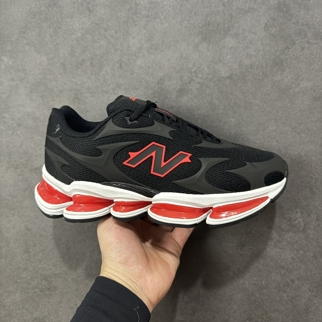 【公司级】New Balance 新百伦 NB20005 网面休闲跑步鞋 复古还要机能，NB官方重磅新品。一款融合复古设计与现代科技的跑鞋，以其经典的造型和舒适脚感，成为2025年复古潮流爱好的推荐单品。 极具视觉冲击力的5根ABZORB单元，以及无缝鞋面的设计，加上3M反光材质的装饰，比之前推出的9060系列更夸张，更具未来感。 货号：U20005UA 尺码：36-45-选品中心