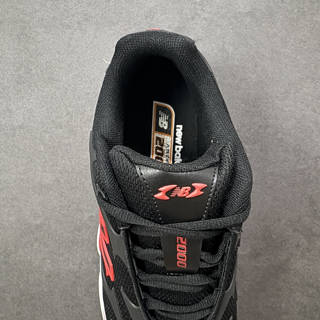 图片[7]-【公司级】New Balance 新百伦 NB20005 网面休闲跑步鞋 复古还要机能，NB官方重磅新品。一款融合复古设计与现代科技的跑鞋，以其经典的造型和舒适脚感，成为2025年复古潮流爱好的推荐单品。 极具视觉冲击力的5根ABZORB单元，以及无缝鞋面的设计，加上3M反光材质的装饰，比之前推出的9060系列更夸张，更具未来感。 货号：U20005UA 尺码：36-45-选品中心