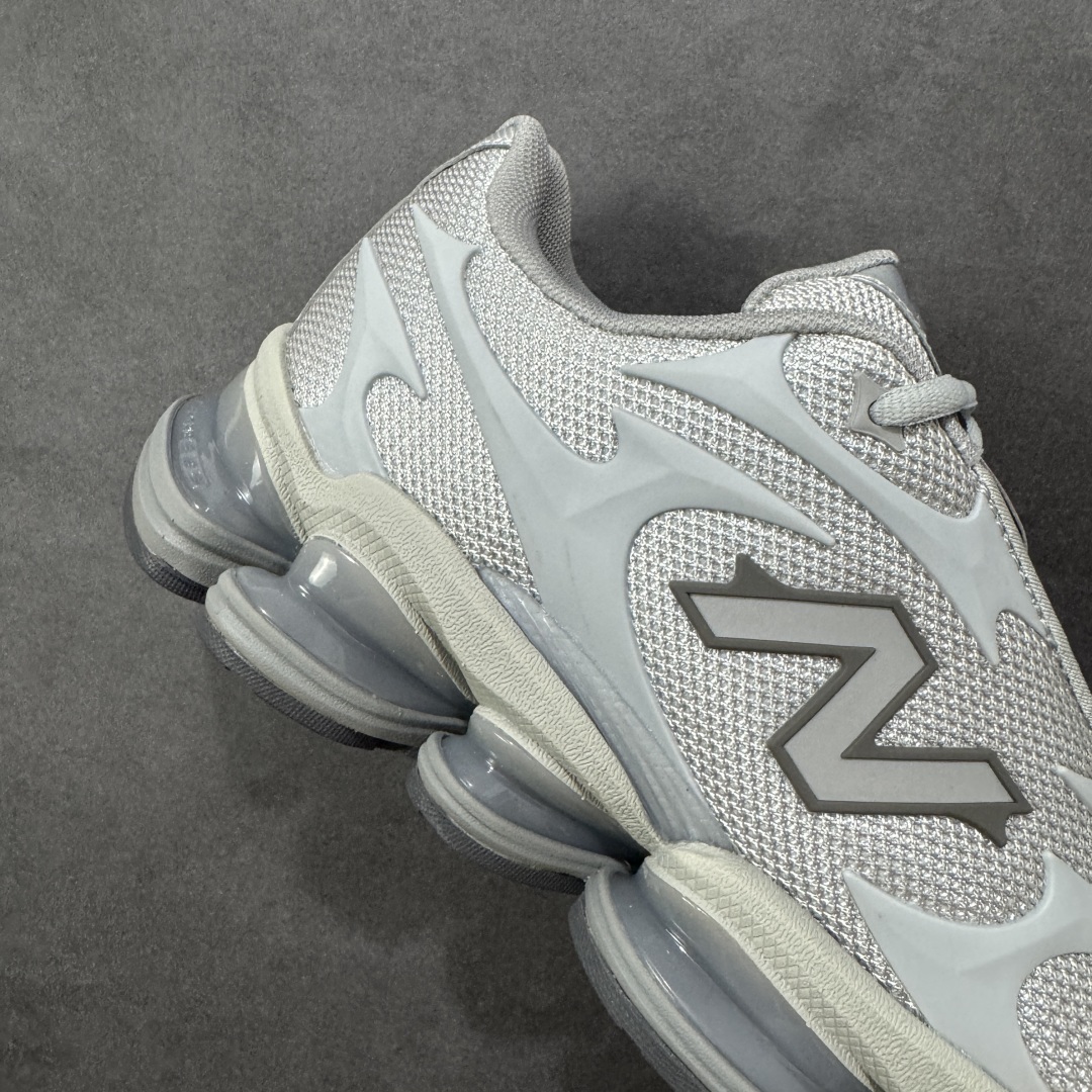 图片[6]-【公司级】New Balance 新百伦 NB20005 网面休闲跑步鞋 复古还要机能，NB官方重磅新品。一款融合复古设计与现代科技的跑鞋，以其经典的造型和舒适脚感，成为2025年复古潮流爱好的推荐单品。 极具视觉冲击力的5根ABZORB单元，以及无缝鞋面的设计，加上3M反光材质的装饰，比之前推出的9060系列更夸张，更具未来感。 货号：U20005UW 尺码：36-45-选品中心