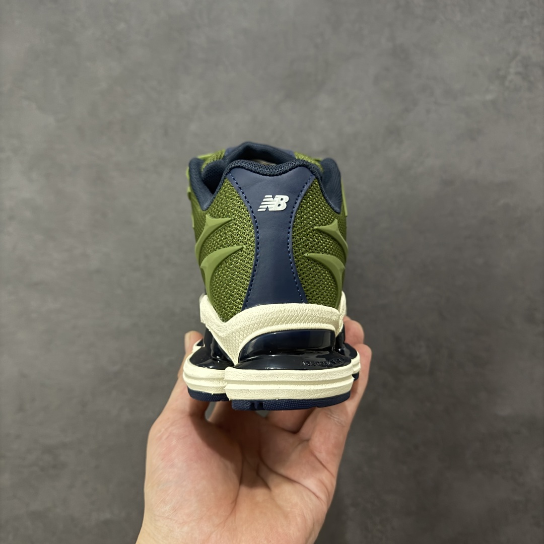 图片[4]-【公司级】New Balance 新百伦 NB20005 网面休闲跑步鞋 复古还要机能，NB官方重磅新品。一款融合复古设计与现代科技的跑鞋，以其经典的造型和舒适脚感，成为2025年复古潮流爱好的推荐单品。 极具视觉冲击力的5根ABZORB单元，以及无缝鞋面的设计，加上3M反光材质的装饰，比之前推出的9060系列更夸张，更具未来感。 货号：U20005UD 尺码：36-45-选品中心