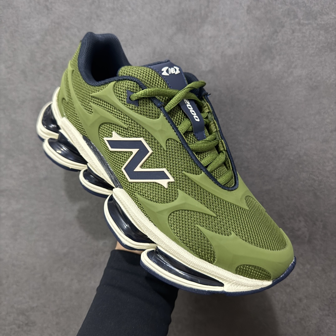 图片[3]-【公司级】New Balance 新百伦 NB20005 网面休闲跑步鞋 复古还要机能，NB官方重磅新品。一款融合复古设计与现代科技的跑鞋，以其经典的造型和舒适脚感，成为2025年复古潮流爱好的推荐单品。 极具视觉冲击力的5根ABZORB单元，以及无缝鞋面的设计，加上3M反光材质的装饰，比之前推出的9060系列更夸张，更具未来感。 货号：U20005UD 尺码：36-45-选品中心