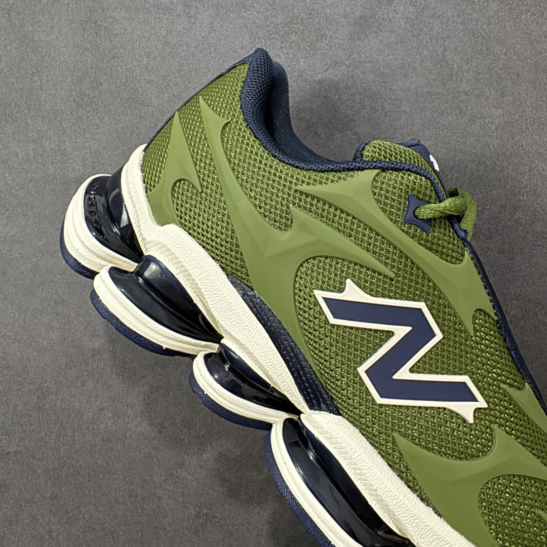 图片[6]-【公司级】New Balance 新百伦 NB20005 网面休闲跑步鞋 复古还要机能，NB官方重磅新品。一款融合复古设计与现代科技的跑鞋，以其经典的造型和舒适脚感，成为2025年复古潮流爱好的推荐单品。 极具视觉冲击力的5根ABZORB单元，以及无缝鞋面的设计，加上3M反光材质的装饰，比之前推出的9060系列更夸张，更具未来感。 货号：U20005UD 尺码：36-45-选品中心