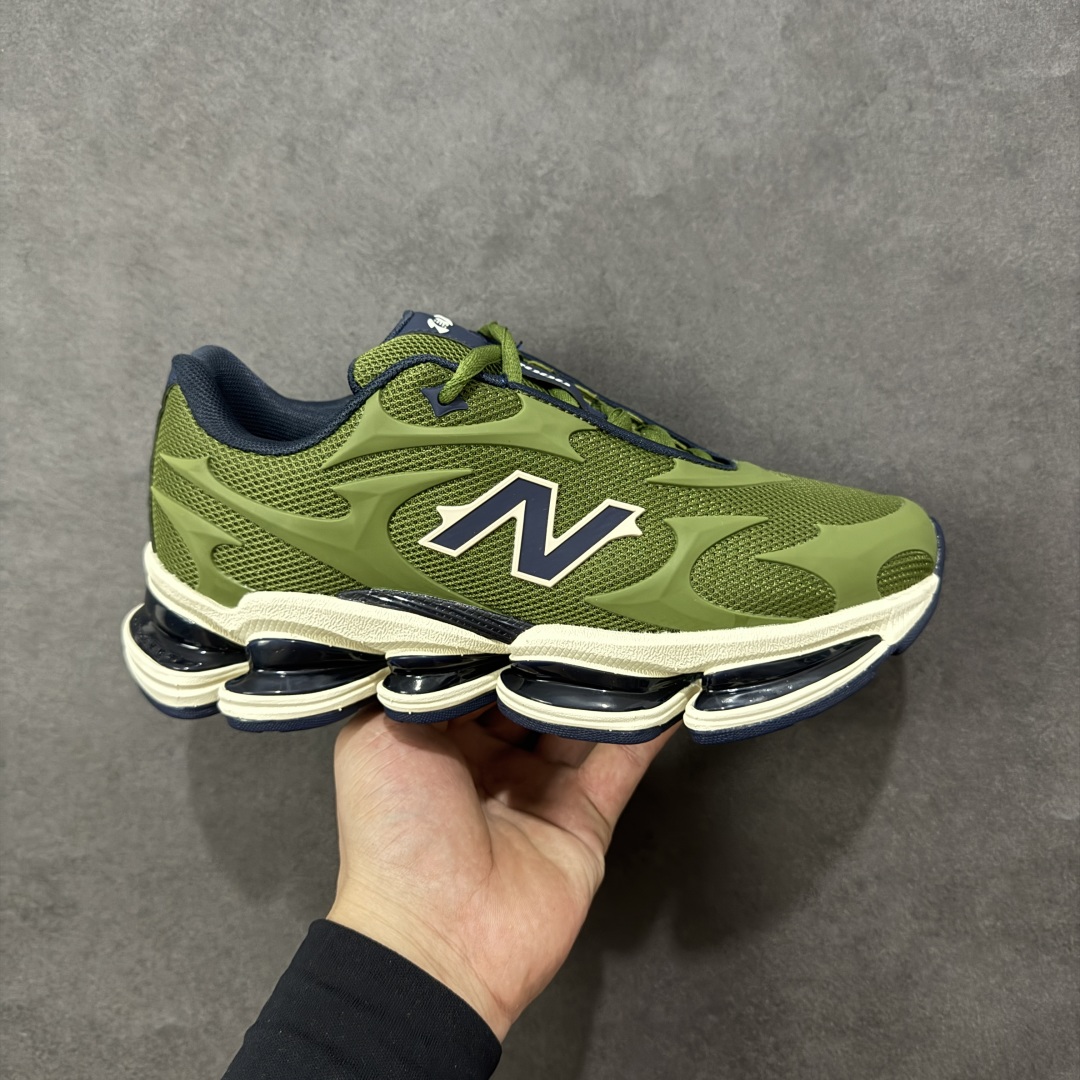 【公司级】New Balance 新百伦 NB20005 网面休闲跑步鞋 复古还要机能，NB官方重磅新品。一款融合复古设计与现代科技的跑鞋，以其经典的造型和舒适脚感，成为2025年复古潮流爱好的推荐单品。 极具视觉冲击力的5根ABZORB单元，以及无缝鞋面的设计，加上3M反光材质的装饰，比之前推出的9060系列更夸张，更具未来感。 货号：U20005UD 尺码：36-45-选品中心