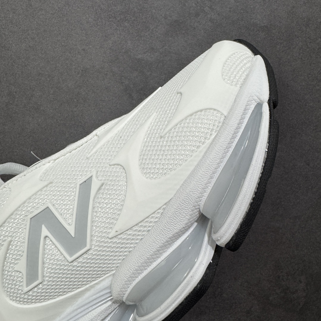 图片[5]-【公司级】New Balance 新百伦 NB20005 网面休闲跑步鞋 复古还要机能，NB官方重磅新品。一款融合复古设计与现代科技的跑鞋，以其经典的造型和舒适脚感，成为2025年复古潮流爱好的推荐单品。 极具视觉冲击力的5根ABZORB单元，以及无缝鞋面的设计，加上3M反光材质的装饰，比之前推出的9060系列更夸张，更具未来感。 货号：U20005UC 尺码：36-45-选品中心