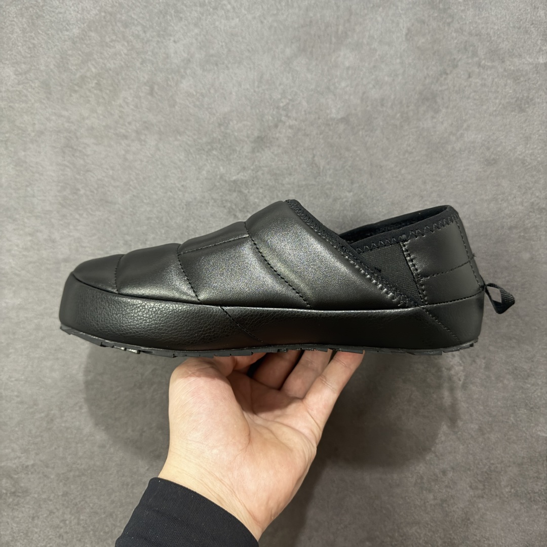 图片[2]-【公司级】The North Face/TNF/北面/乐斯菲斯 家居棉鞋 逛街休闲鞋 ，男女鞋采用尼龙布填充棉鞋面材质，内嵌毛绒里衬和鞋垫,保暖锁热，外置防滑耐磨橡胶底片❗️户外轻旅者鞋履,著名户外品牌-北面The North Face THERMOBALL™ TRACTION MULE V 牵引5代系列户外穆勒风舒适保暖休闲运动踩跟便鞋 类型：男女鞋 尺码：36 37 38 39 40 41 42 43 44 45-选品中心