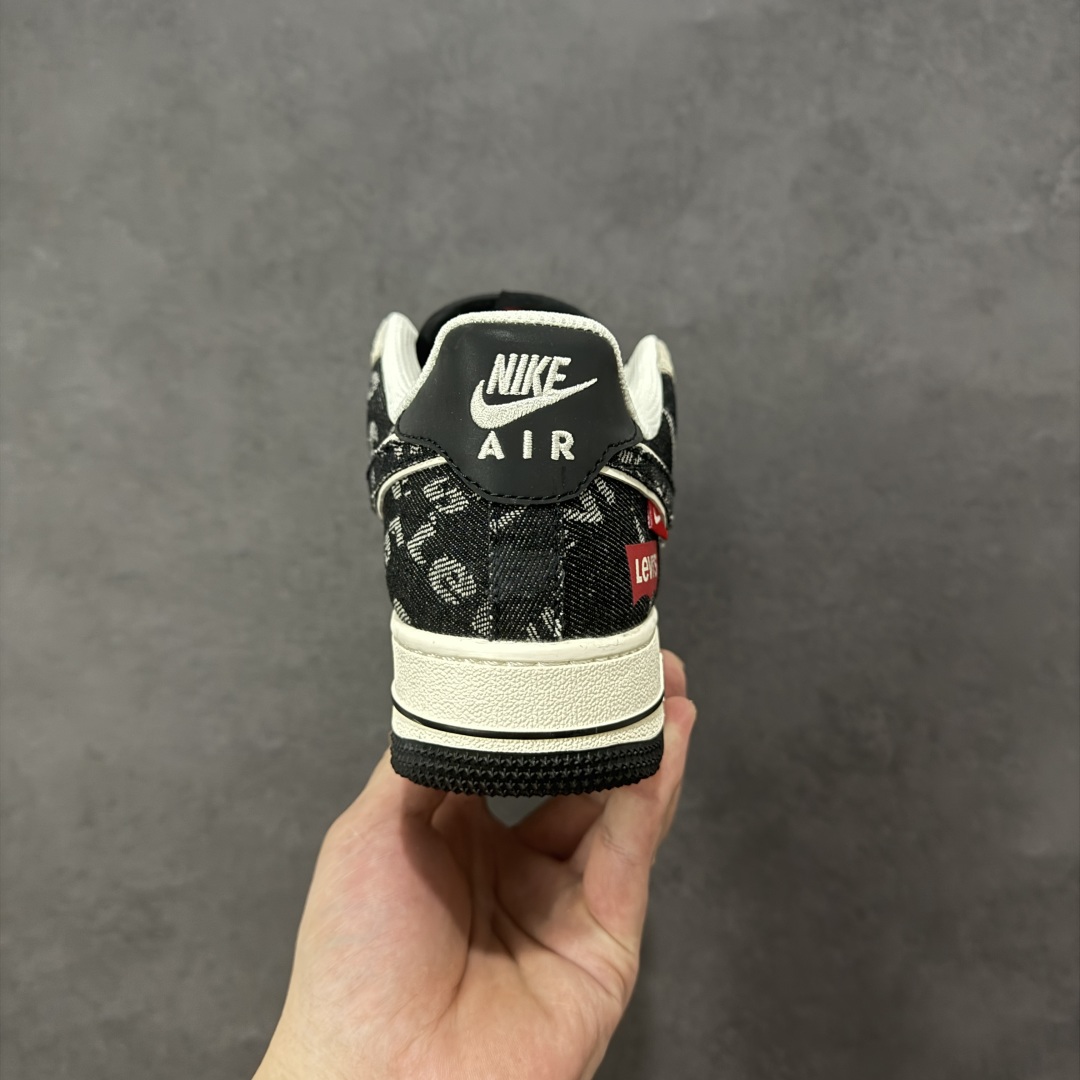 图片[4]-【定制版】Nike Air Force 1 \’07 Low “李维斯联名——米灰黑织标”空军一号 高端定制 低帮 运动鞋 休闲鞋 折边针车 工艺难度大 原楦头原纸板 原装鞋盒 定制五金配件 内置全掌气垫 原厂鞋底 货号：MZ9588-800 尺码：36 36.5 37.5 38 38.5 39 40 40.5 41 42 42.5 43 44 44.5 45-选品中心