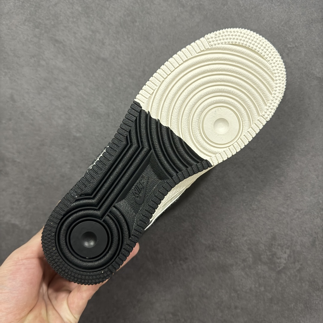 图片[9]-【定制版】Nike Air Force 1 \’07 Low “李维斯联名——米灰黑织标”空军一号 高端定制 低帮 运动鞋 休闲鞋 折边针车 工艺难度大 原楦头原纸板 原装鞋盒 定制五金配件 内置全掌气垫 原厂鞋底 货号：MZ9588-800 尺码：36 36.5 37.5 38 38.5 39 40 40.5 41 42 42.5 43 44 44.5 45-选品中心