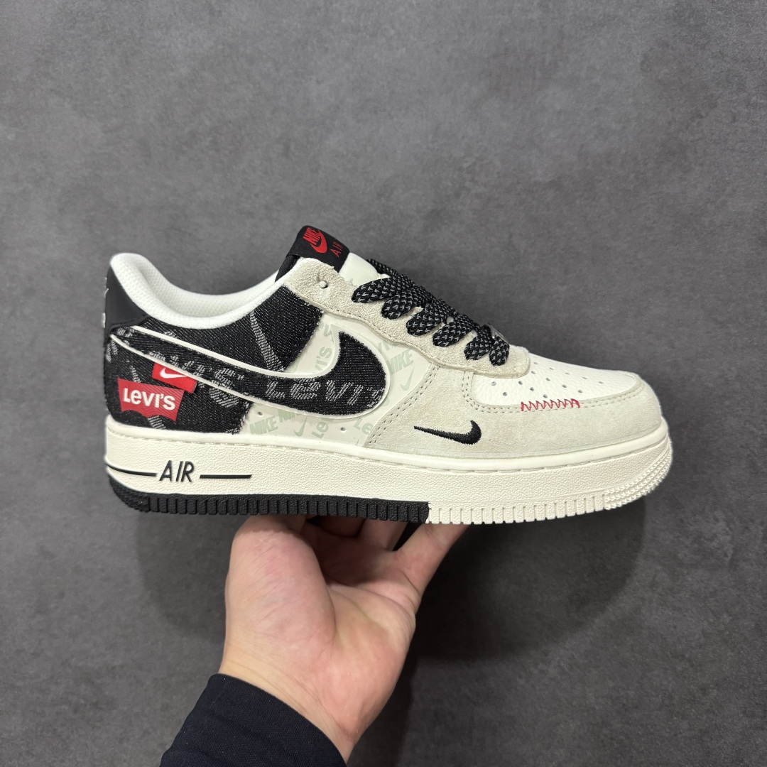 【定制版】Nike Air Force 1 \'07 Low “李维斯联名——米灰黑织标”空军一号 高端定制 低帮 运动鞋 休闲鞋 折边针车 工艺难度大 原楦头原纸板 原装鞋盒 定制五金配件 内置全掌气垫 原厂鞋底 货号：MZ9588-800 尺码：36 36.5 37.5 38 38.5 39 40 40.5 41 42 42.5 43 44 44.5 45-选品中心