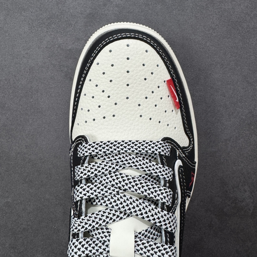 图片[8]-【定制版】Travis Scott x Fragment Design x Air Jordan 1 Low OG SP AJ1 乔1LV联名 双拼黑荔纹 低帮文化休闲板鞋 DZ5899 CX5050-Y31  #多方联名合作融合了Travis Scott 独特的音乐风格，藤原浩个性的设计风格以及Jordan品牌的经典元素 使其成为一双具有独特身份和价值的鞋子 清新而立体的外观加上联名标识更突出了其独特身份 这种配色方案显示出活力和时尚感 在视觉上引人注目 鞋身的质感和细腻的细节处理使其显得高端而格调十足 这款“倒钩”联名是设计与创意完美结合 融合多方的个性风格是一款备受瞩目的潮流鞋款  尺码：36 36.5 37.5 38 38.5 39 40 40.5 41 42 42.5 43 44 44.5 45 编码：HXSB330340-选品中心