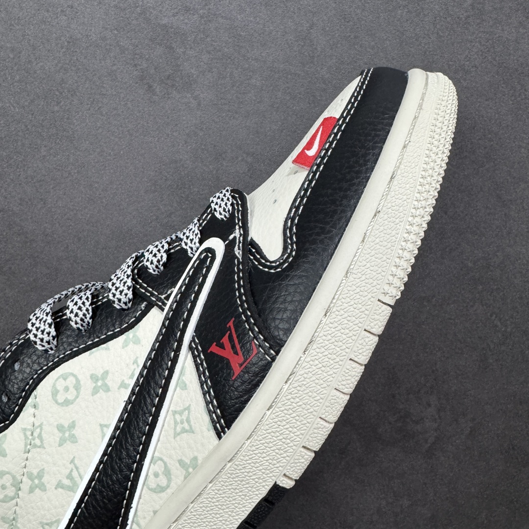 图片[5]-【定制版】Travis Scott x Fragment Design x Air Jordan 1 Low OG SP AJ1 乔1LV联名 双拼黑荔纹 低帮文化休闲板鞋 DZ5899 CX5050-Y31  #多方联名合作融合了Travis Scott 独特的音乐风格，藤原浩个性的设计风格以及Jordan品牌的经典元素 使其成为一双具有独特身份和价值的鞋子 清新而立体的外观加上联名标识更突出了其独特身份 这种配色方案显示出活力和时尚感 在视觉上引人注目 鞋身的质感和细腻的细节处理使其显得高端而格调十足 这款“倒钩”联名是设计与创意完美结合 融合多方的个性风格是一款备受瞩目的潮流鞋款  尺码：36 36.5 37.5 38 38.5 39 40 40.5 41 42 42.5 43 44 44.5 45 编码：HXSB330340-选品中心