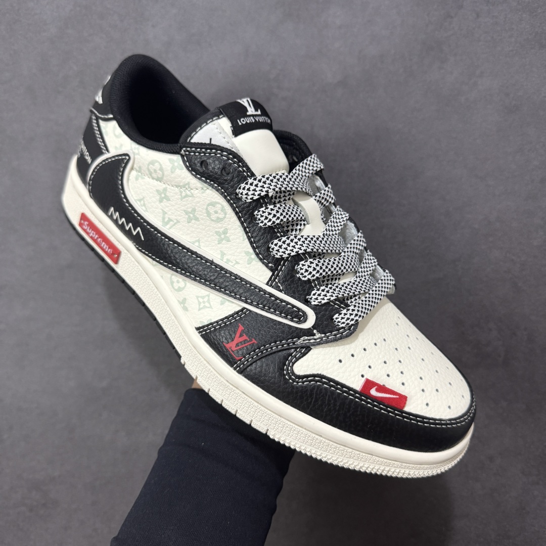 图片[3]-【定制版】Travis Scott x Fragment Design x Air Jordan 1 Low OG SP AJ1 乔1LV联名 双拼黑荔纹 低帮文化休闲板鞋 DZ5899 CX5050-Y31  #多方联名合作融合了Travis Scott 独特的音乐风格，藤原浩个性的设计风格以及Jordan品牌的经典元素 使其成为一双具有独特身份和价值的鞋子 清新而立体的外观加上联名标识更突出了其独特身份 这种配色方案显示出活力和时尚感 在视觉上引人注目 鞋身的质感和细腻的细节处理使其显得高端而格调十足 这款“倒钩”联名是设计与创意完美结合 融合多方的个性风格是一款备受瞩目的潮流鞋款  尺码：36 36.5 37.5 38 38.5 39 40 40.5 41 42 42.5 43 44 44.5 45 编码：HXSB330340-选品中心