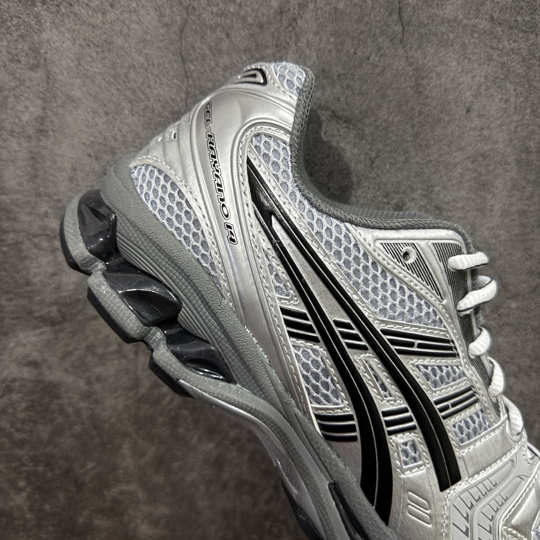 图片[7]-【总裁版】 ASICS GEL-KAYANO 14 亚瑟士系列轻量缓震休闲运动跑步鞋 市场天花板品质 鞋型细节秒杀市场流通版本 知名大厂出品 原版开发 细节完美把控 独家私模五层组合大底 原厂定制缓震硅胶加持 原盒原配 官方四联吊牌 一比一同步原鞋工艺和用料 后跟一样采用了GEL缓震胶 整体系列设计非常的科技感！ 锻炼跑步的同时让你一样时尚百搭！ 设计师 Hidenori Yamashita 以「Flash」一词为灵感，创造出未来感金属色鞋面，改造升级内在性能，由内而外全面革新，为 GEL-KAYANO 家族传承及经典跑鞋文化的延续，创下里程碑式作品。ASICS GEL – KAYANO 14 跑鞋重新诠释了复古的跑步形状，并以其 2000 年代后期的美学理念重新铺装，银色与蓝色的鞋面极为高档.网面铺陈与鞋面、鞋头多处细节位增添了透气性。ASICS GEL – KAYANO 14的鞋后跟部中底上以及多密度耐磨鞋底增加了 GEL 缓震胶，提供高抗冲击性、缓冲性、可保护脚部免受地面冲击的影响，穿着舒适性十足「入手同款」 尺码：36 37 37.5 38 39 39.5 40.5 41.5 42 42.5 43.5 44 45 46-选品中心