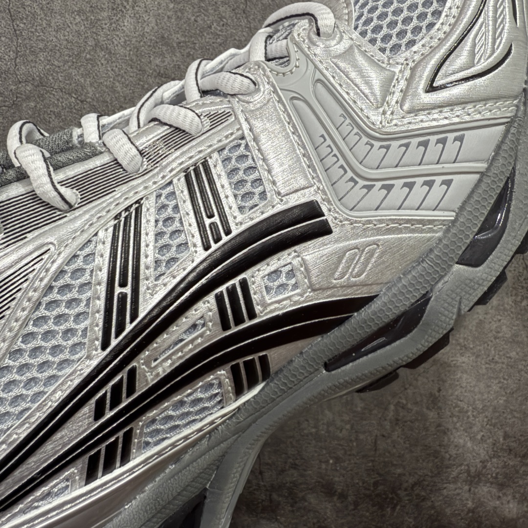 图片[4]-【总裁版】 ASICS GEL-KAYANO 14 亚瑟士系列轻量缓震休闲运动跑步鞋 市场天花板品质 鞋型细节秒杀市场流通版本 知名大厂出品 原版开发 细节完美把控 独家私模五层组合大底 原厂定制缓震硅胶加持 原盒原配 官方四联吊牌 一比一同步原鞋工艺和用料 后跟一样采用了GEL缓震胶 整体系列设计非常的科技感！ 锻炼跑步的同时让你一样时尚百搭！ 设计师 Hidenori Yamashita 以「Flash」一词为灵感，创造出未来感金属色鞋面，改造升级内在性能，由内而外全面革新，为 GEL-KAYANO 家族传承及经典跑鞋文化的延续，创下里程碑式作品。ASICS GEL – KAYANO 14 跑鞋重新诠释了复古的跑步形状，并以其 2000 年代后期的美学理念重新铺装，银色与蓝色的鞋面极为高档.网面铺陈与鞋面、鞋头多处细节位增添了透气性。ASICS GEL – KAYANO 14的鞋后跟部中底上以及多密度耐磨鞋底增加了 GEL 缓震胶，提供高抗冲击性、缓冲性、可保护脚部免受地面冲击的影响，穿着舒适性十足「入手同款」 尺码：36 37 37.5 38 39 39.5 40.5 41.5 42 42.5 43.5 44 45 46-选品中心