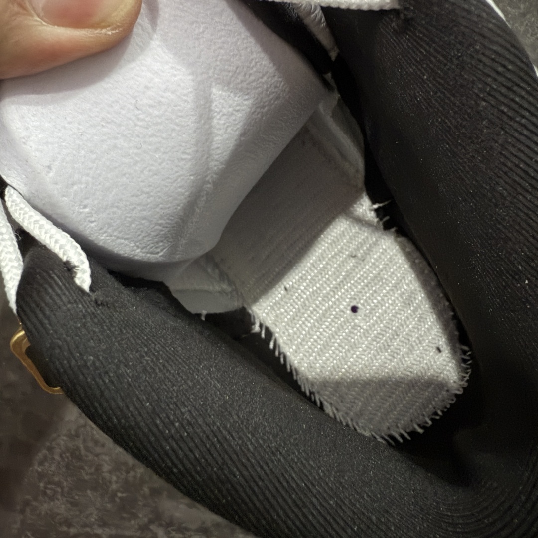 图片[8]-【顶级外贸版】Air Jordan AJ12 Retro 黑白金扣 CT8013-117 正确版本 原楦原纸板开发 原汁原味12代鞋型 进口原厂皮料 真碳板 原装材料 原厂定制金属扣 原厂电绣 细节到位 尺码：40 40.5 41 42 42.5 43 44 44.5 45 45.5 46 47.5-选品中心