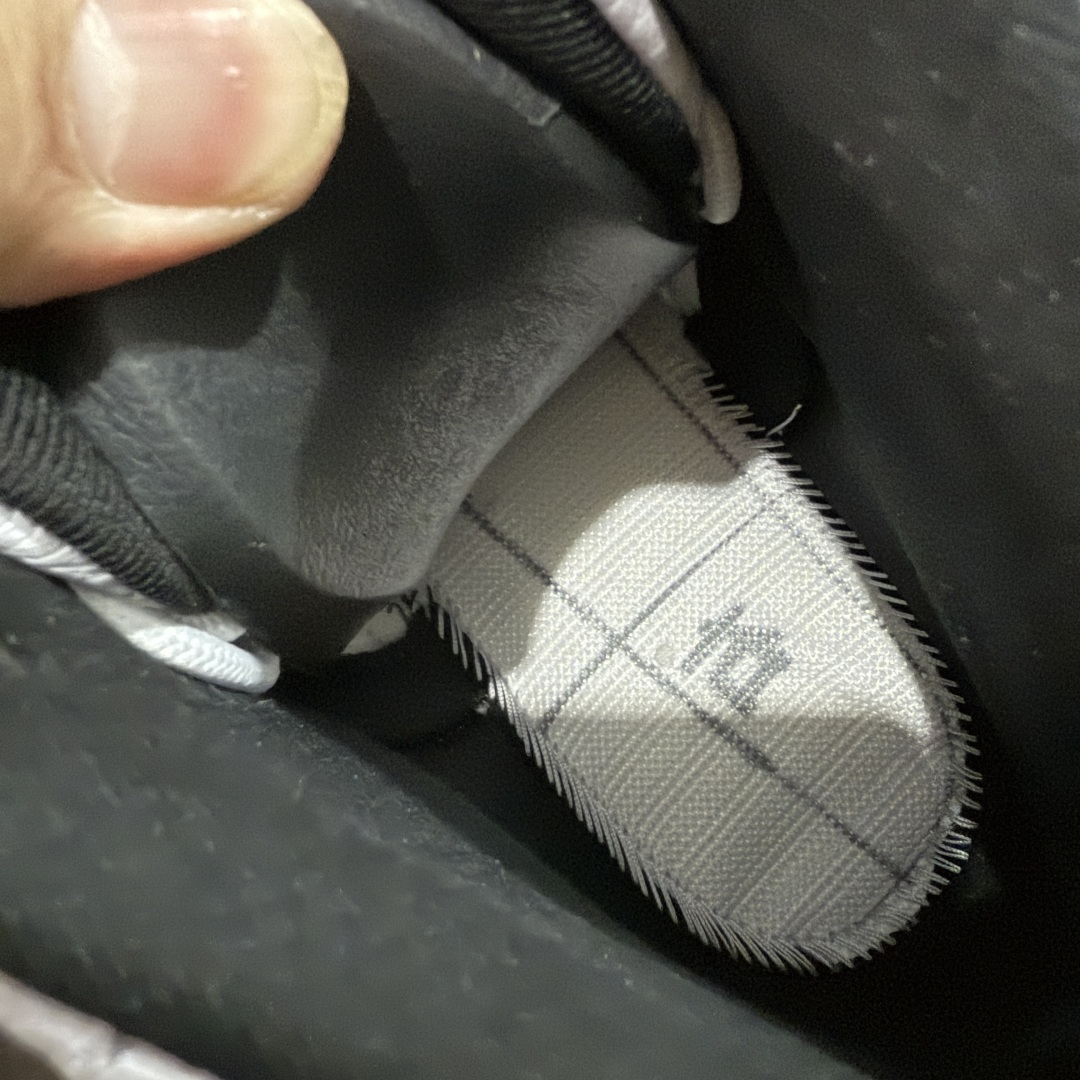 图片[8]-【莞产裁片】顶级Air Jordan AJ12 黑白金扣 货号：CT8013-117 原楦原纸板开发 原汁原味12代鞋型 进口原厂皮料 超软荔枝皮 质感满分 原厂碳板 原装材料 原厂定制金属扣 原厂电绣 支持与公司货全方位对比 只服务于5%懂鞋的高端客户 发国外可支持各种retail商店充正寄售 尺码：40 40.5 41 42 42.5 43 44 44.5 45 45.5 46 47.5-选品中心