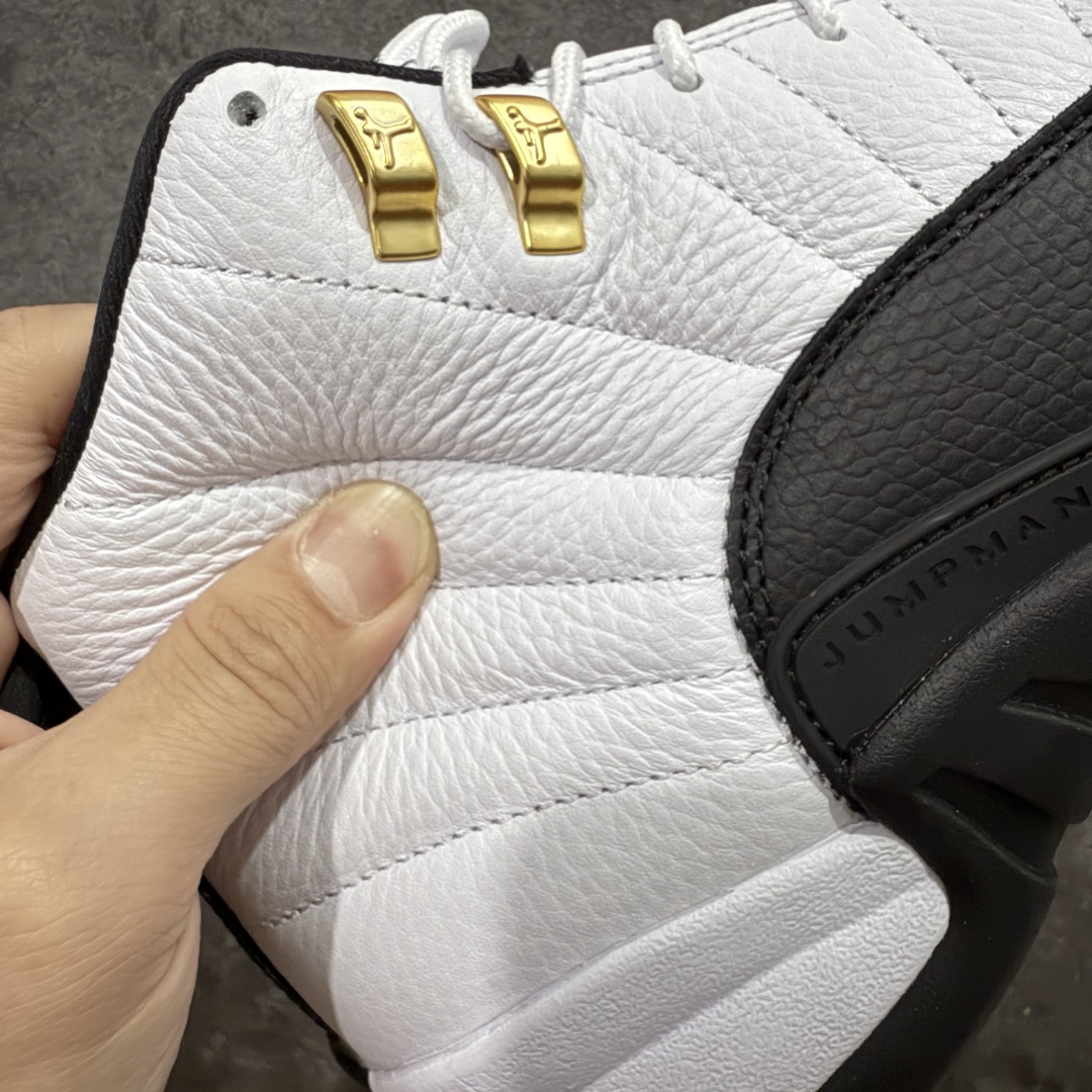 图片[3]-【莞产裁片】顶级Air Jordan AJ12 黑白金扣 货号：CT8013-117 原楦原纸板开发 原汁原味12代鞋型 进口原厂皮料 超软荔枝皮 质感满分 原厂碳板 原装材料 原厂定制金属扣 原厂电绣 支持与公司货全方位对比 只服务于5%懂鞋的高端客户 发国外可支持各种retail商店充正寄售 尺码：40 40.5 41 42 42.5 43 44 44.5 45 45.5 46 47.5-选品中心