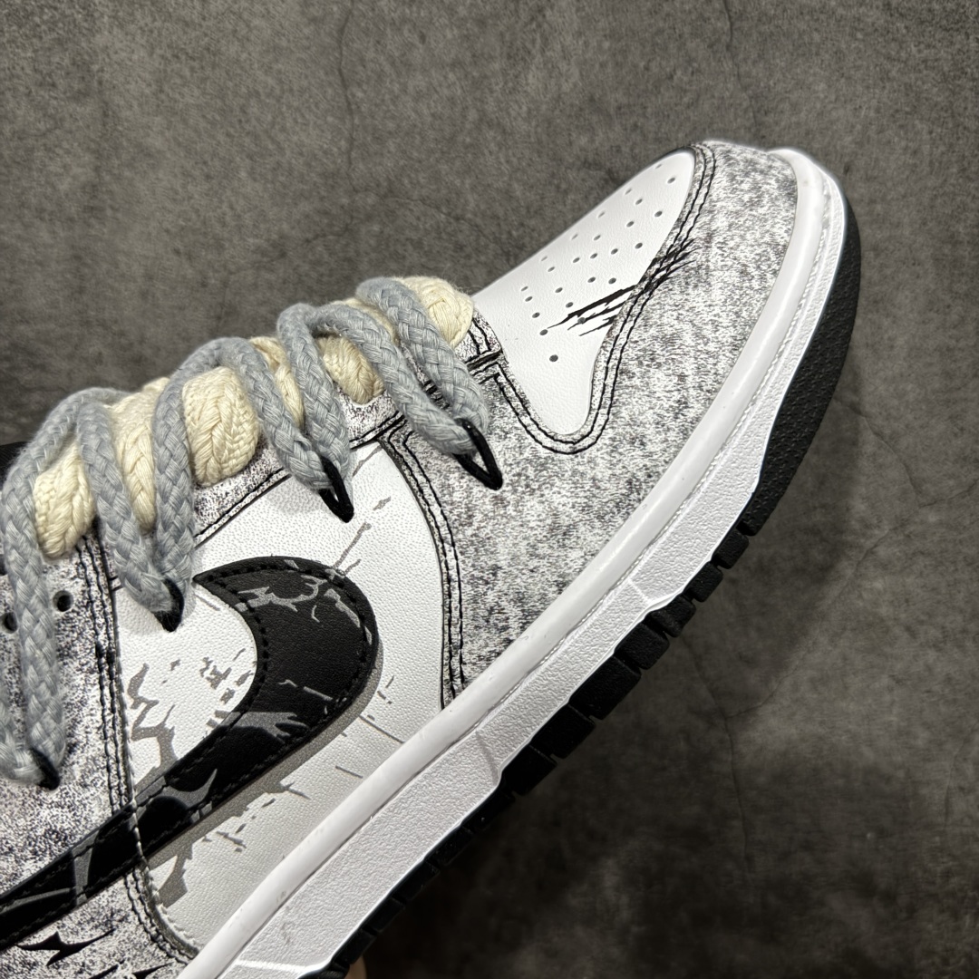 图片[6]-【定制K版】NK Dunk Low DD1391-100 弑影灵契限定 绑带 定制系列天花板 无原鞋不开发 全系列得物原鞋一比一校对开发 配色持续更新中 全套原厂楦头原纸板数据档案倾力打造 原汁原味莞产 极致还原 圈内最强针车工艺 高端零售指定版 广东原厂配套原盒原标 鞋盒分三个尺码段 原厂冲刀 超高清洁度 全鞋零毛边皮料切割 采用原厂百宏鞋带以及原厂百宏织唛舌标 内标可供原厂几率过验 进口原装条纹中底布 四线拉帮白色点胶 原厂拉帮手法遵循公司 原厂电绣 极致还原 尺码：36 36.5 37.5 38 38.5 39 40 40.5 41 42 42.5 43 44 44.5 45 46-选品中心