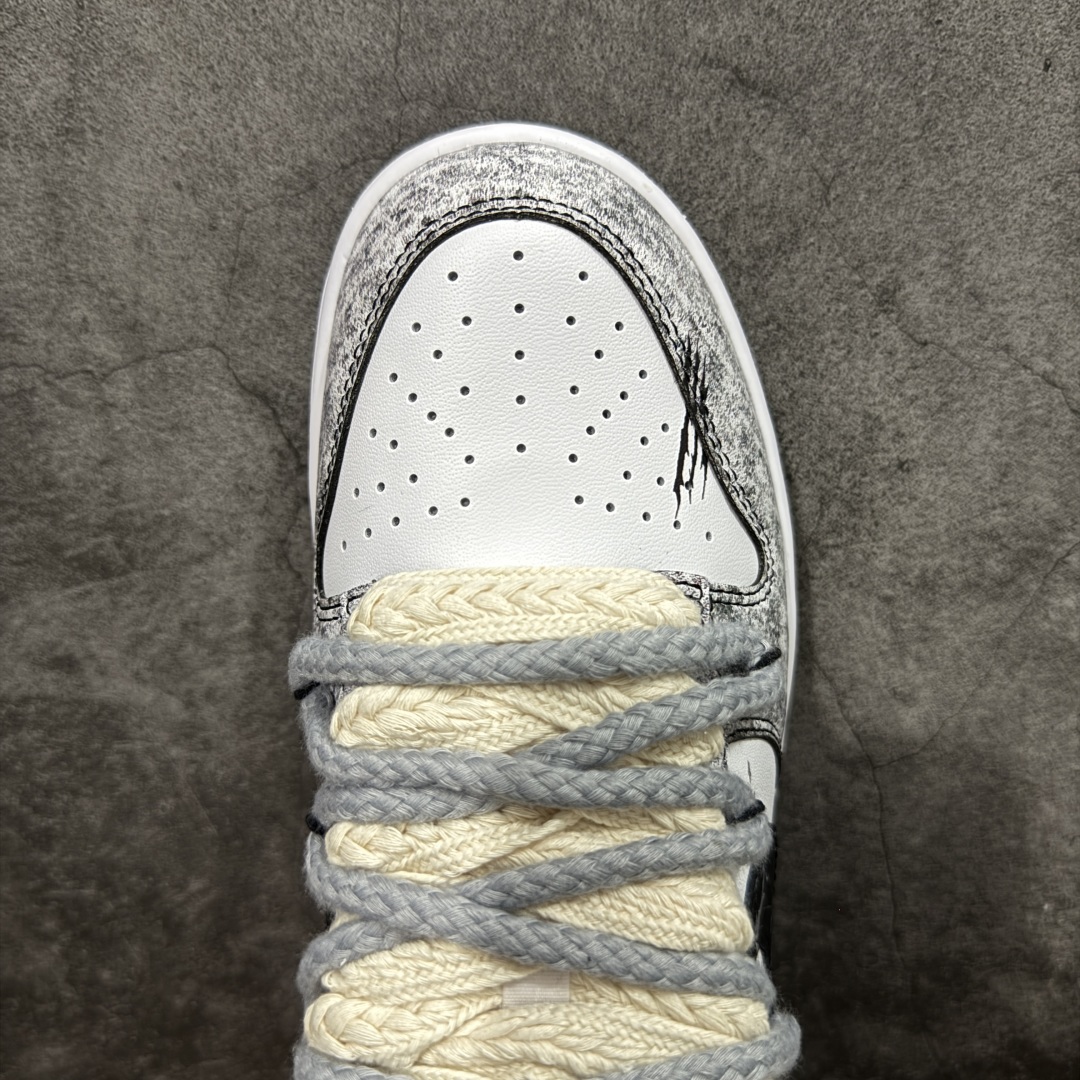 图片[5]-【定制K版】NK Dunk Low DD1391-100 弑影灵契限定 绑带 定制系列天花板 无原鞋不开发 全系列得物原鞋一比一校对开发 配色持续更新中 全套原厂楦头原纸板数据档案倾力打造 原汁原味莞产 极致还原 圈内最强针车工艺 高端零售指定版 广东原厂配套原盒原标 鞋盒分三个尺码段 原厂冲刀 超高清洁度 全鞋零毛边皮料切割 采用原厂百宏鞋带以及原厂百宏织唛舌标 内标可供原厂几率过验 进口原装条纹中底布 四线拉帮白色点胶 原厂拉帮手法遵循公司 原厂电绣 极致还原 尺码：36 36.5 37.5 38 38.5 39 40 40.5 41 42 42.5 43 44 44.5 45 46-选品中心