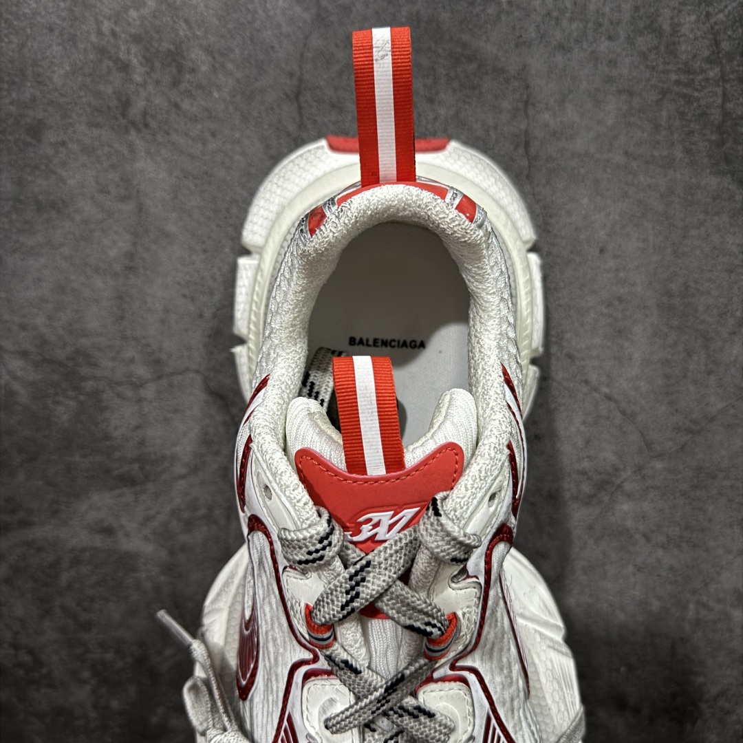 图片[8]-【X版纯原】BALENCIAGA 3XL Sneakers 巴黎世家十代网布系带低帮走秀复古老爹鞋 全新版本 全新顶端品质 全套原纸板楦头开发 最原汁原味的灵魂版型 全鞋荧光划线卡点 胶水把控整洁度追求极致完美 每一双都是工艺品 多重QC质检 超越公司货的品控标准 实实在在的免检产品 原盒原配 正确字体电绣 粗细、位置、大小正确 侧边TPU 透气孔匹配意产原版 正确分离大底 TPU软底 原版一致大底LOGO 立体感十足 原厂皮料水洗做旧 采购原厂网纱 不含皮革 网布材料和聚氨酯 磨损效果 鞋头边缘和后帮 Balenciaga 徽标 鞋面和后跟凸印尺码 鞋舌 3XL 橡胶品牌标识和反光细节 鞋帮拉袢和鞋舌拉祥 配反光细节 备用鞋带在鞋履前侧 可在穿着前取下 便于不同造型搭配 正常尺码 尺码：35 36 37 38 39 40 41 42 43 44 45 46-选品中心