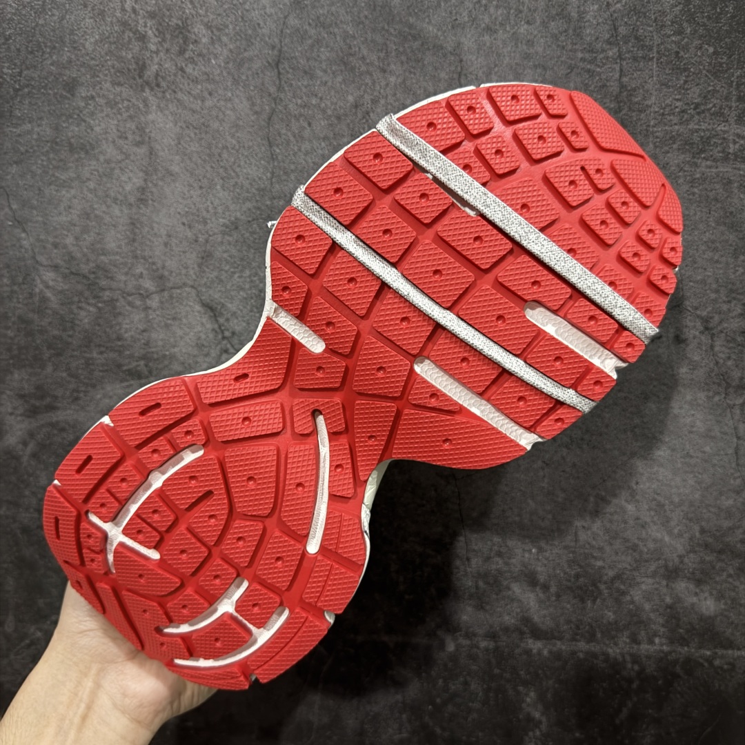 图片[9]-【X版纯原】BALENCIAGA 3XL Sneakers 巴黎世家十代网布系带低帮走秀复古老爹鞋 全新版本 全新顶端品质 全套原纸板楦头开发 最原汁原味的灵魂版型 全鞋荧光划线卡点 胶水把控整洁度追求极致完美 每一双都是工艺品 多重QC质检 超越公司货的品控标准 实实在在的免检产品 原盒原配 正确字体电绣 粗细、位置、大小正确 侧边TPU 透气孔匹配意产原版 正确分离大底 TPU软底 原版一致大底LOGO 立体感十足 原厂皮料水洗做旧 采购原厂网纱 不含皮革 网布材料和聚氨酯 磨损效果 鞋头边缘和后帮 Balenciaga 徽标 鞋面和后跟凸印尺码 鞋舌 3XL 橡胶品牌标识和反光细节 鞋帮拉袢和鞋舌拉祥 配反光细节 备用鞋带在鞋履前侧 可在穿着前取下 便于不同造型搭配 正常尺码 尺码：35 36 37 38 39 40 41 42 43 44 45 46-选品中心