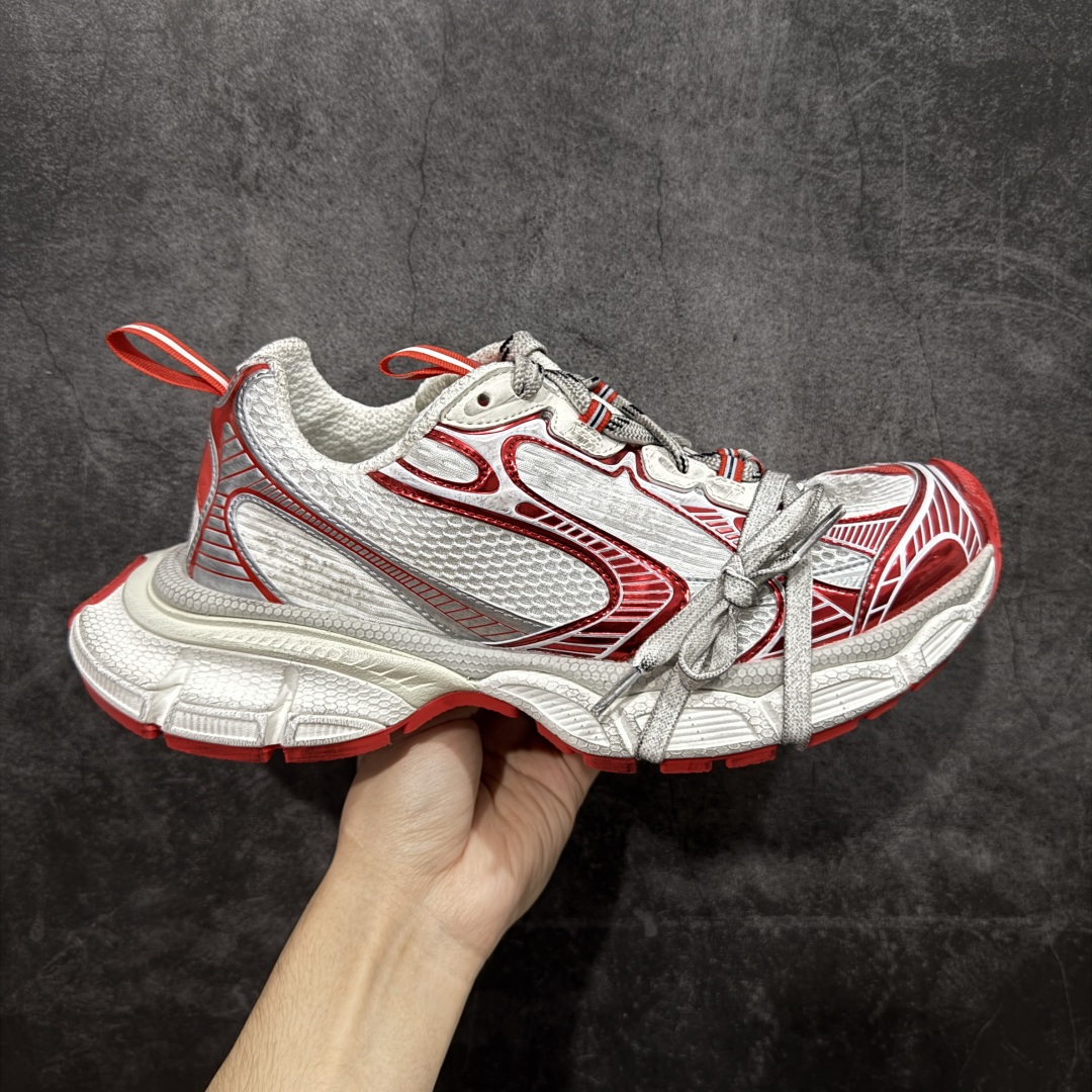 【X版纯原】BALENCIAGA 3XL Sneakers 巴黎世家十代网布系带低帮走秀复古老爹鞋 全新版本 全新顶端品质 全套原纸板楦头开发 最原汁原味的灵魂版型 全鞋荧光划线卡点 胶水把控整洁度追求极致完美 每一双都是工艺品 多重QC质检 超越公司货的品控标准 实实在在的免检产品 原盒原配 正确字体电绣 粗细、位置、大小正确 侧边TPU 透气孔匹配意产原版 正确分离大底 TPU软底 原版一致大底LOGO 立体感十足 原厂皮料水洗做旧 采购原厂网纱 不含皮革 网布材料和聚氨酯 磨损效果 鞋头边缘和后帮 Balenciaga 徽标 鞋面和后跟凸印尺码 鞋舌 3XL 橡胶品牌标识和反光细节 鞋帮拉袢和鞋舌拉祥 配反光细节 备用鞋带在鞋履前侧 可在穿着前取下 便于不同造型搭配 正常尺码 尺码：35 36 37 38 39 40 41 42 43 44 45 46-选品中心