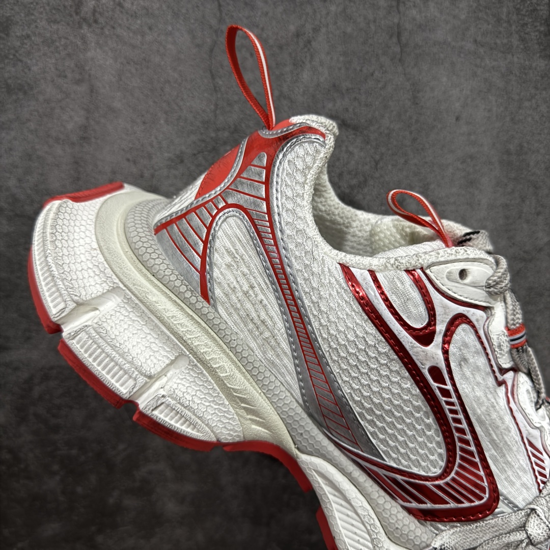 图片[7]-【X版纯原】BALENCIAGA 3XL Sneakers 巴黎世家十代网布系带低帮走秀复古老爹鞋 全新版本 全新顶端品质 全套原纸板楦头开发 最原汁原味的灵魂版型 全鞋荧光划线卡点 胶水把控整洁度追求极致完美 每一双都是工艺品 多重QC质检 超越公司货的品控标准 实实在在的免检产品 原盒原配 正确字体电绣 粗细、位置、大小正确 侧边TPU 透气孔匹配意产原版 正确分离大底 TPU软底 原版一致大底LOGO 立体感十足 原厂皮料水洗做旧 采购原厂网纱 不含皮革 网布材料和聚氨酯 磨损效果 鞋头边缘和后帮 Balenciaga 徽标 鞋面和后跟凸印尺码 鞋舌 3XL 橡胶品牌标识和反光细节 鞋帮拉袢和鞋舌拉祥 配反光细节 备用鞋带在鞋履前侧 可在穿着前取下 便于不同造型搭配 正常尺码 尺码：35 36 37 38 39 40 41 42 43 44 45 46-选品中心