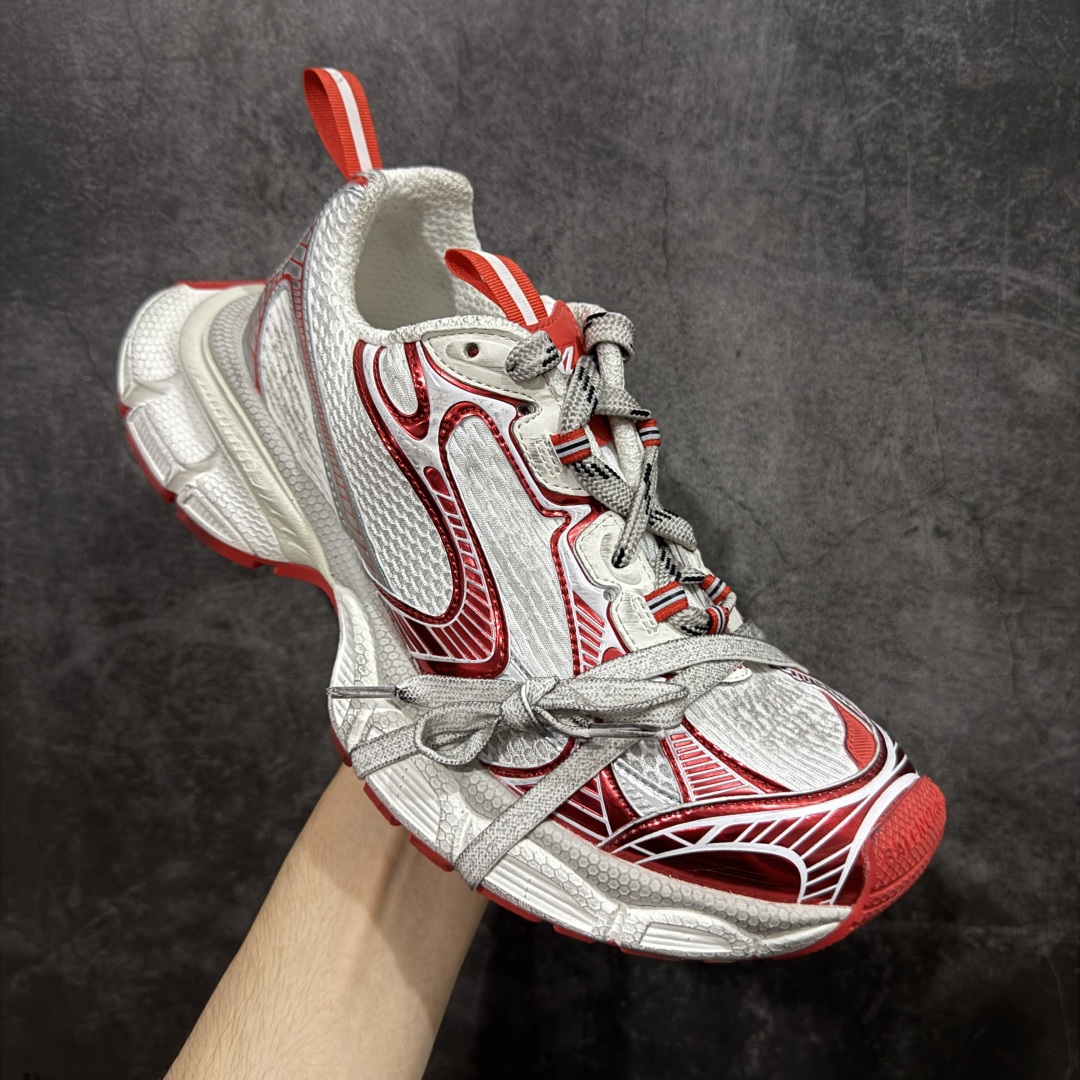 图片[3]-【X版纯原】BALENCIAGA 3XL Sneakers 巴黎世家十代网布系带低帮走秀复古老爹鞋 全新版本 全新顶端品质 全套原纸板楦头开发 最原汁原味的灵魂版型 全鞋荧光划线卡点 胶水把控整洁度追求极致完美 每一双都是工艺品 多重QC质检 超越公司货的品控标准 实实在在的免检产品 原盒原配 正确字体电绣 粗细、位置、大小正确 侧边TPU 透气孔匹配意产原版 正确分离大底 TPU软底 原版一致大底LOGO 立体感十足 原厂皮料水洗做旧 采购原厂网纱 不含皮革 网布材料和聚氨酯 磨损效果 鞋头边缘和后帮 Balenciaga 徽标 鞋面和后跟凸印尺码 鞋舌 3XL 橡胶品牌标识和反光细节 鞋帮拉袢和鞋舌拉祥 配反光细节 备用鞋带在鞋履前侧 可在穿着前取下 便于不同造型搭配 正常尺码 尺码：35 36 37 38 39 40 41 42 43 44 45 46-选品中心