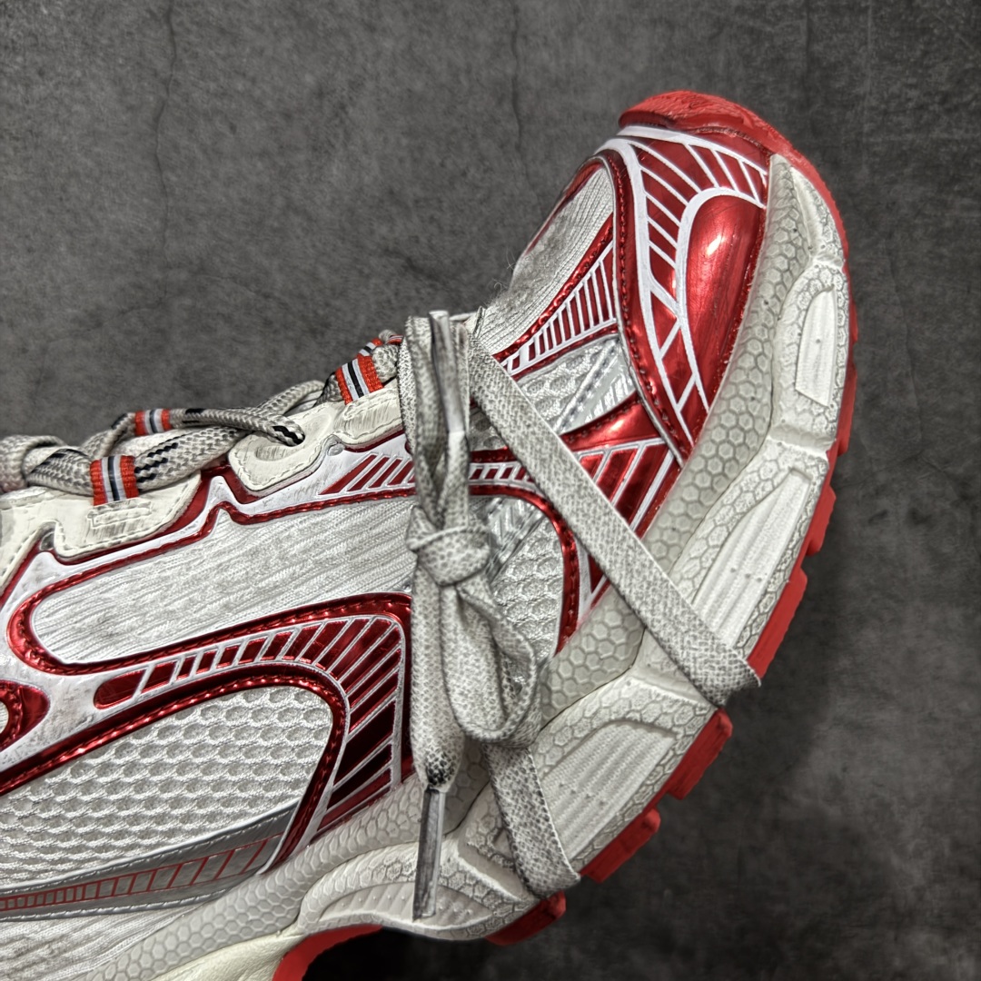 图片[6]-【X版纯原】BALENCIAGA 3XL Sneakers 巴黎世家十代网布系带低帮走秀复古老爹鞋 全新版本 全新顶端品质 全套原纸板楦头开发 最原汁原味的灵魂版型 全鞋荧光划线卡点 胶水把控整洁度追求极致完美 每一双都是工艺品 多重QC质检 超越公司货的品控标准 实实在在的免检产品 原盒原配 正确字体电绣 粗细、位置、大小正确 侧边TPU 透气孔匹配意产原版 正确分离大底 TPU软底 原版一致大底LOGO 立体感十足 原厂皮料水洗做旧 采购原厂网纱 不含皮革 网布材料和聚氨酯 磨损效果 鞋头边缘和后帮 Balenciaga 徽标 鞋面和后跟凸印尺码 鞋舌 3XL 橡胶品牌标识和反光细节 鞋帮拉袢和鞋舌拉祥 配反光细节 备用鞋带在鞋履前侧 可在穿着前取下 便于不同造型搭配 正常尺码 尺码：35 36 37 38 39 40 41 42 43 44 45 46-选品中心