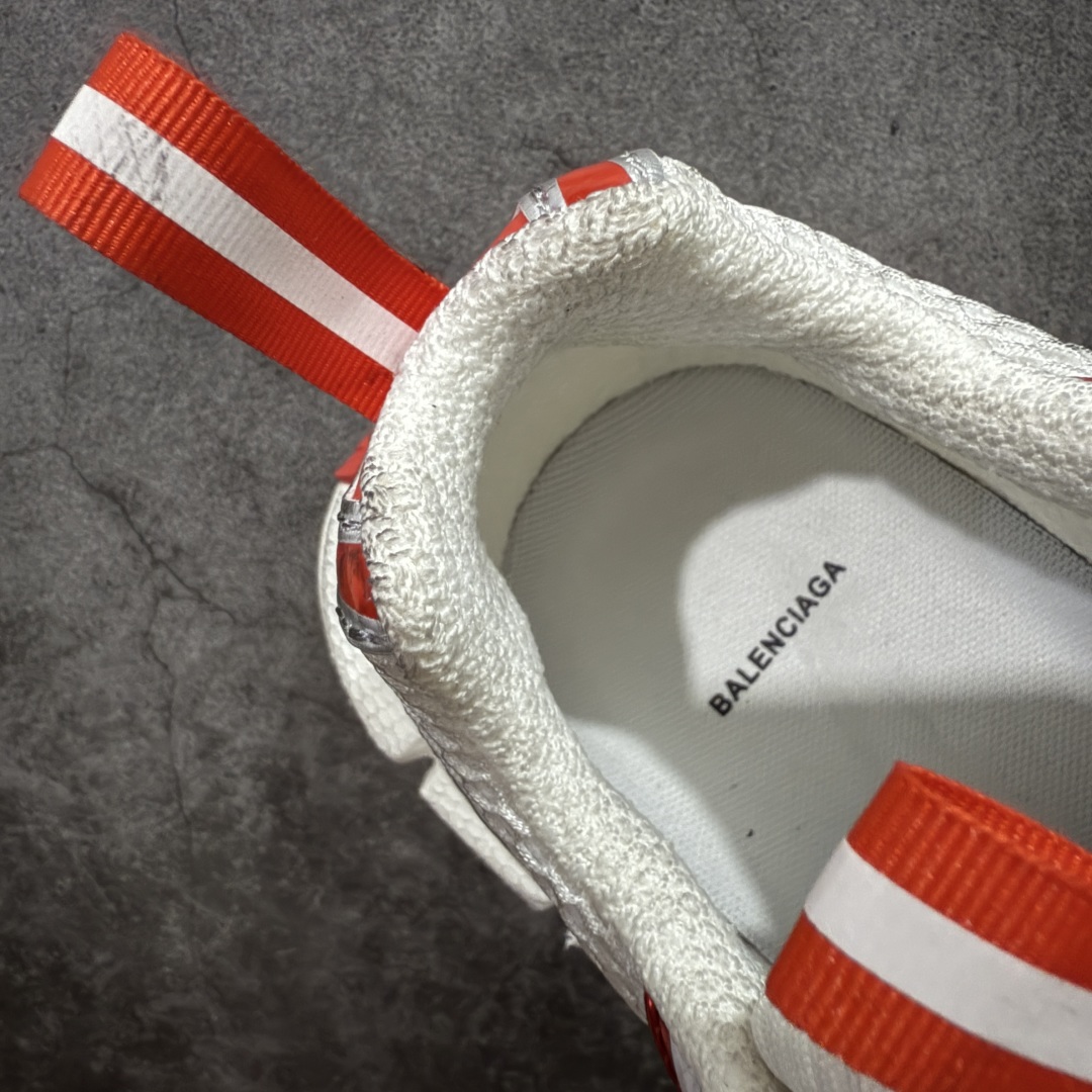 图片[8]-【X版纯原】BALENCIAGA 3XL Sneakers 巴黎世家十代网布系带低帮走秀复古老爹鞋 全新版本 全新顶端品质 全套原纸板楦头开发 最原汁原味的灵魂版型 全鞋荧光划线卡点 胶水把控整洁度追求极致完美 每一双都是工艺品 多重QC质检 超越公司货的品控标准 实实在在的免检产品 原盒原配 正确字体电绣 粗细、位置、大小正确 侧边TPU 透气孔匹配意产原版 正确分离大底 TPU软底 原版一致大底LOGO 立体感十足 原厂皮料水洗做旧 采购原厂网纱 不含皮革 网布材料和聚氨酯 磨损效果 鞋头边缘和后帮 Balenciaga 徽标 鞋面和后跟凸印尺码 鞋舌 3XL 橡胶品牌标识和反光细节 鞋帮拉袢和鞋舌拉祥 配反光细节 备用鞋带在鞋履前侧 可在穿着前取下 便于不同造型搭配 正常尺码 尺码：35 36 37 38 39 40 41 42 43 44 45 46-选品中心