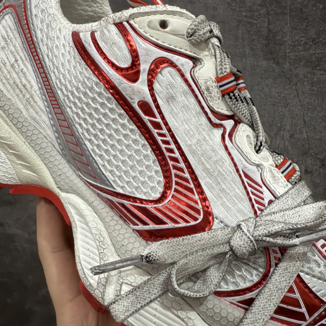 图片[4]-【X版纯原】BALENCIAGA 3XL Sneakers 巴黎世家十代网布系带低帮走秀复古老爹鞋 全新版本 全新顶端品质 全套原纸板楦头开发 最原汁原味的灵魂版型 全鞋荧光划线卡点 胶水把控整洁度追求极致完美 每一双都是工艺品 多重QC质检 超越公司货的品控标准 实实在在的免检产品 原盒原配 正确字体电绣 粗细、位置、大小正确 侧边TPU 透气孔匹配意产原版 正确分离大底 TPU软底 原版一致大底LOGO 立体感十足 原厂皮料水洗做旧 采购原厂网纱 不含皮革 网布材料和聚氨酯 磨损效果 鞋头边缘和后帮 Balenciaga 徽标 鞋面和后跟凸印尺码 鞋舌 3XL 橡胶品牌标识和反光细节 鞋帮拉袢和鞋舌拉祥 配反光细节 备用鞋带在鞋履前侧 可在穿着前取下 便于不同造型搭配 正常尺码 尺码：35 36 37 38 39 40 41 42 43 44 45 46-选品中心