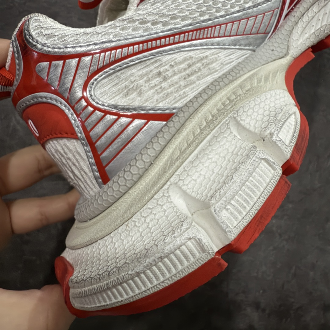 图片[3]-【X版纯原】BALENCIAGA 3XL Sneakers 巴黎世家十代网布系带低帮走秀复古老爹鞋 全新版本 全新顶端品质 全套原纸板楦头开发 最原汁原味的灵魂版型 全鞋荧光划线卡点 胶水把控整洁度追求极致完美 每一双都是工艺品 多重QC质检 超越公司货的品控标准 实实在在的免检产品 原盒原配 正确字体电绣 粗细、位置、大小正确 侧边TPU 透气孔匹配意产原版 正确分离大底 TPU软底 原版一致大底LOGO 立体感十足 原厂皮料水洗做旧 采购原厂网纱 不含皮革 网布材料和聚氨酯 磨损效果 鞋头边缘和后帮 Balenciaga 徽标 鞋面和后跟凸印尺码 鞋舌 3XL 橡胶品牌标识和反光细节 鞋帮拉袢和鞋舌拉祥 配反光细节 备用鞋带在鞋履前侧 可在穿着前取下 便于不同造型搭配 正常尺码 尺码：35 36 37 38 39 40 41 42 43 44 45 46-选品中心