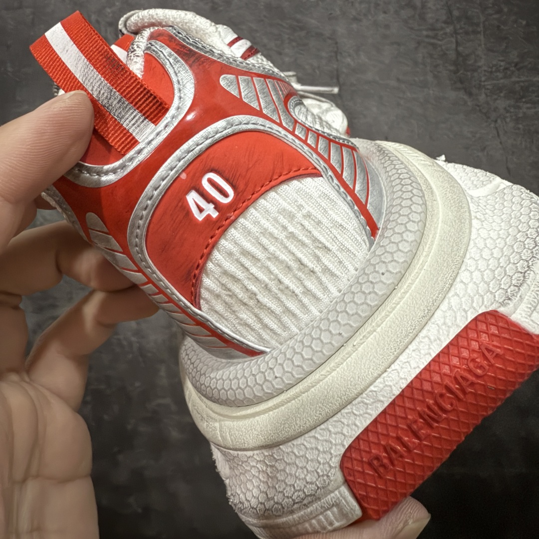 图片[2]-【X版纯原】BALENCIAGA 3XL Sneakers 巴黎世家十代网布系带低帮走秀复古老爹鞋 全新版本 全新顶端品质 全套原纸板楦头开发 最原汁原味的灵魂版型 全鞋荧光划线卡点 胶水把控整洁度追求极致完美 每一双都是工艺品 多重QC质检 超越公司货的品控标准 实实在在的免检产品 原盒原配 正确字体电绣 粗细、位置、大小正确 侧边TPU 透气孔匹配意产原版 正确分离大底 TPU软底 原版一致大底LOGO 立体感十足 原厂皮料水洗做旧 采购原厂网纱 不含皮革 网布材料和聚氨酯 磨损效果 鞋头边缘和后帮 Balenciaga 徽标 鞋面和后跟凸印尺码 鞋舌 3XL 橡胶品牌标识和反光细节 鞋帮拉袢和鞋舌拉祥 配反光细节 备用鞋带在鞋履前侧 可在穿着前取下 便于不同造型搭配 正常尺码 尺码：35 36 37 38 39 40 41 42 43 44 45 46-选品中心