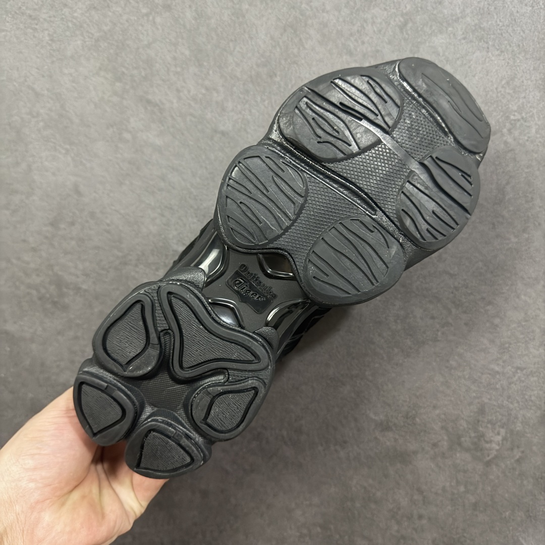 图片[9]-【公司级】Onitsuka Tiger鬼塚虎 ULTI RS TIGRUN 时尚百搭 耐磨 低帮运动休闲鞋 全新ICON LOGO 采用特色网布和皮革的异材质拼接 轻量且富有弹性的材质 赋予双脚弹跳般的穿着感 前掌与后跟两处可视化GEL胶 提升缓震性能 外置TRUSSTIC中桥 增强稳定性 流线型鞋底融入了品牌象征的老虎图案 带来强烈的视觉冲击 兼顾弯曲性与缓震 从1980至2000年代的跑鞋中汲取灵感 将弹性脚感与时尚设计巧妙融合 成为都市风格穿搭的理想之选 货号：1183C478-001 尺码：36-46带半码-选品中心