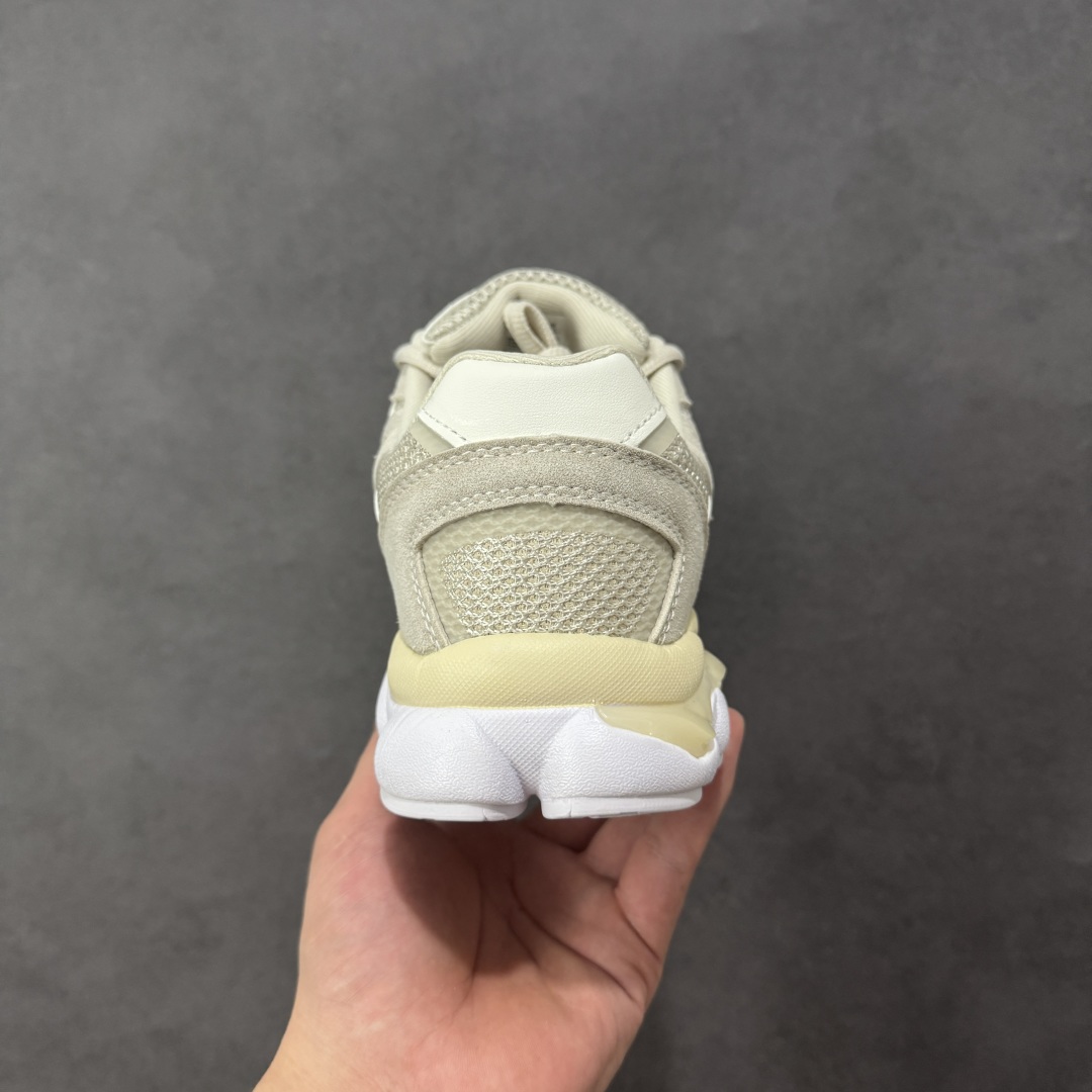 图片[4]-【公司级】Onitsuka Tiger鬼塚虎 ULTI RS TIGRUN 时尚百搭 耐磨 低帮运动休闲鞋 全新ICON LOGO 采用特色网布和皮革的异材质拼接 轻量且富有弹性的材质 赋予双脚弹跳般的穿着感 前掌与后跟两处可视化GEL胶 提升缓震性能 外置TRUSSTIC中桥 增强稳定性 流线型鞋底融入了品牌象征的老虎图案 带来强烈的视觉冲击 兼顾弯曲性与缓震 从1980至2000年代的跑鞋中汲取灵感 将弹性脚感与时尚设计巧妙融合 成为都市风格穿搭的理想之选 货号：1183C478-020 尺码：36-46带半码-选品中心