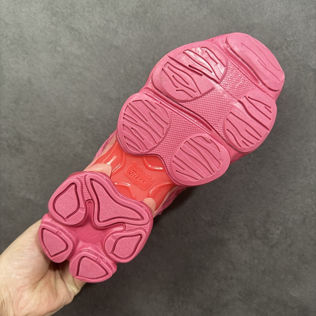 图片[9]-【公司级】Onitsuka Tiger鬼塚虎 ULTI RS TIGRUN 时尚百搭 耐磨 低帮运动休闲鞋 全新ICON LOGO 采用特色网布和皮革的异材质拼接 轻量且富有弹性的材质 赋予双脚弹跳般的穿着感 前掌与后跟两处可视化GEL胶 提升缓震性能 外置TRUSSTIC中桥 增强稳定性 流线型鞋底融入了品牌象征的老虎图案 带来强烈的视觉冲击 兼顾弯曲性与缓震 从1980至2000年代的跑鞋中汲取灵感 将弹性脚感与时尚设计巧妙融合 成为都市风格穿搭的理想之选 货号：1183C478-700 尺码：36-46带半码-选品中心