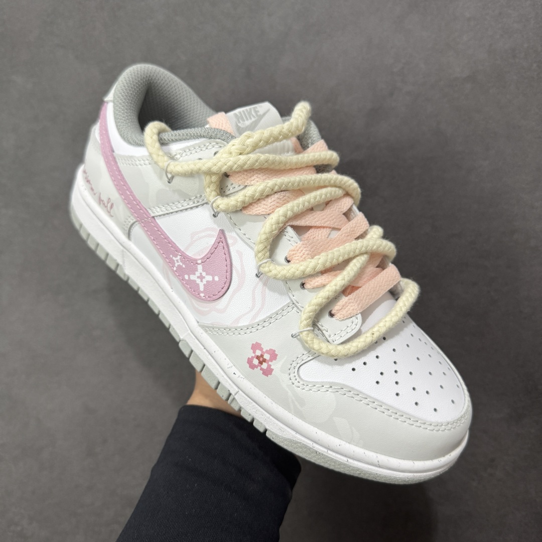 图片[3]-Nike SB Dunk Low \”Just Do It\” 绑带 落花 粉色 周年高端定制 低帮休闲板鞋 DD1503-103  #定制鞋盒 超高清洁度 皮料切割干净无任何毛边 细节完美   尺码：35.5 36 36.5 37.5 38 38.5 39 40 编码：HXSB330340-选品中心