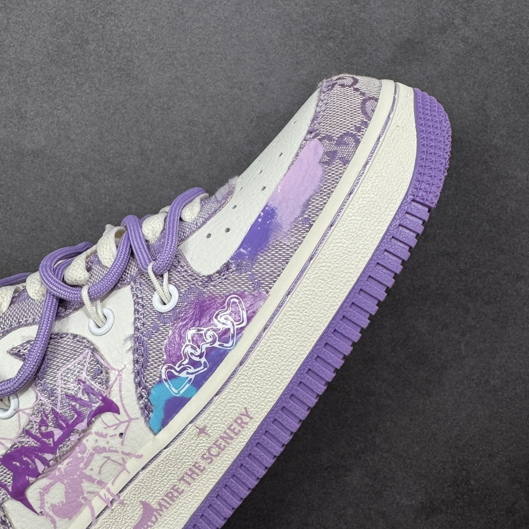 图片[5]-【定制版】Nike Air Force 1\’07 Low \”Dreaming\” 手绘涂鸦 恋空织梦 空军一号低帮休闲板鞋 BD7700-202  #当薰衣草色的梦幻晕染开空军一号的经典轮廓，《恋空织梦》便成了潮流与梦幻的共生体。GUCCI的经典纹路与街头涂鸦感的“Lonely”字样碰撞，蛛网暗纹里藏着叛逆的浪漫；爱神模样的天使在鞋侧轻挽弓箭，将少女的绮梦射向空域  尺码：36 36.5 37.5 38 38.5 39 40 40.5 41 42 42.5 43 44 44.5 45 编码：HXSA310320-选品中心