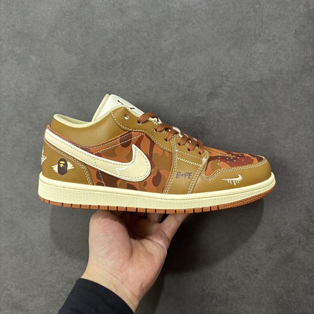 【定制版】Nike Jordan Air Jordan 1“Bape联名——古铜褐” 高端定制 低帮 复古 减震 防滑 耐磨 篮球鞋 定制鞋盒 大厂纯原品质出货 超高清洁度 皮料切割干净无任何毛边 细节完美 货号：QG1988-014 尺码： 36 36.5 37.5 38 38.5 39 40 40.5 41 42 42.5 43 44 44.5 45-选品中心