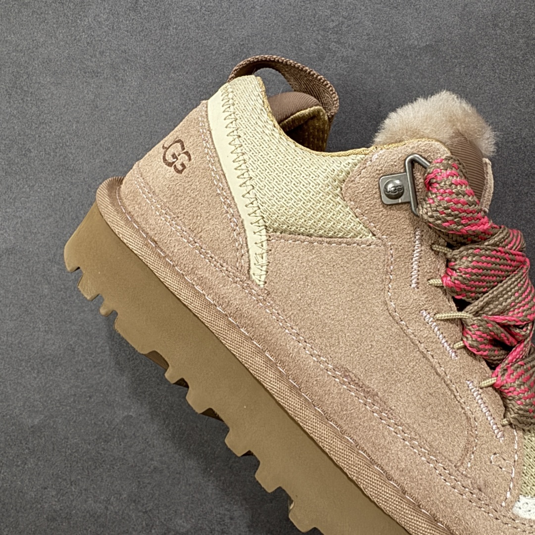 图片[6]-【SP顶级版】UGG LOWMEL 梅尔低帮 N1144032秋冬羊毛一体雪地靴 原代工厂隆丰A级真羊毛皮一体完全遵循正平正品，精选A级羊皮毛一体材质，内里毛绒如云朵般包裹双脚，白带恒温属性一寒锁温抗冻，股季透气排湿，让双脚时刻处于干爽舒适的状态，轻量化设计搭配柔韧鞋底，每一步都似踩在软垫上，再加上贴合足型的弧度与足跟支撑，无论是居家休憩,外出通勤还是日常跑腿，全天行走也无负担。 从经典高筒靴到简约拖鞋，从基础中性色到潮流设计，既能与牛仔裤、卫衣打造随性日常，也能搭配裙子、男女同款更能轻松适配情侣穿搭。 优质羊皮毛天生耐磨损，搭配扎实工艺与防水科技加持，能抵御日常磨损与雨雪侵袭。一双穿数年仍能保持柔软质感💪🏻 尺码：35-40-选品中心