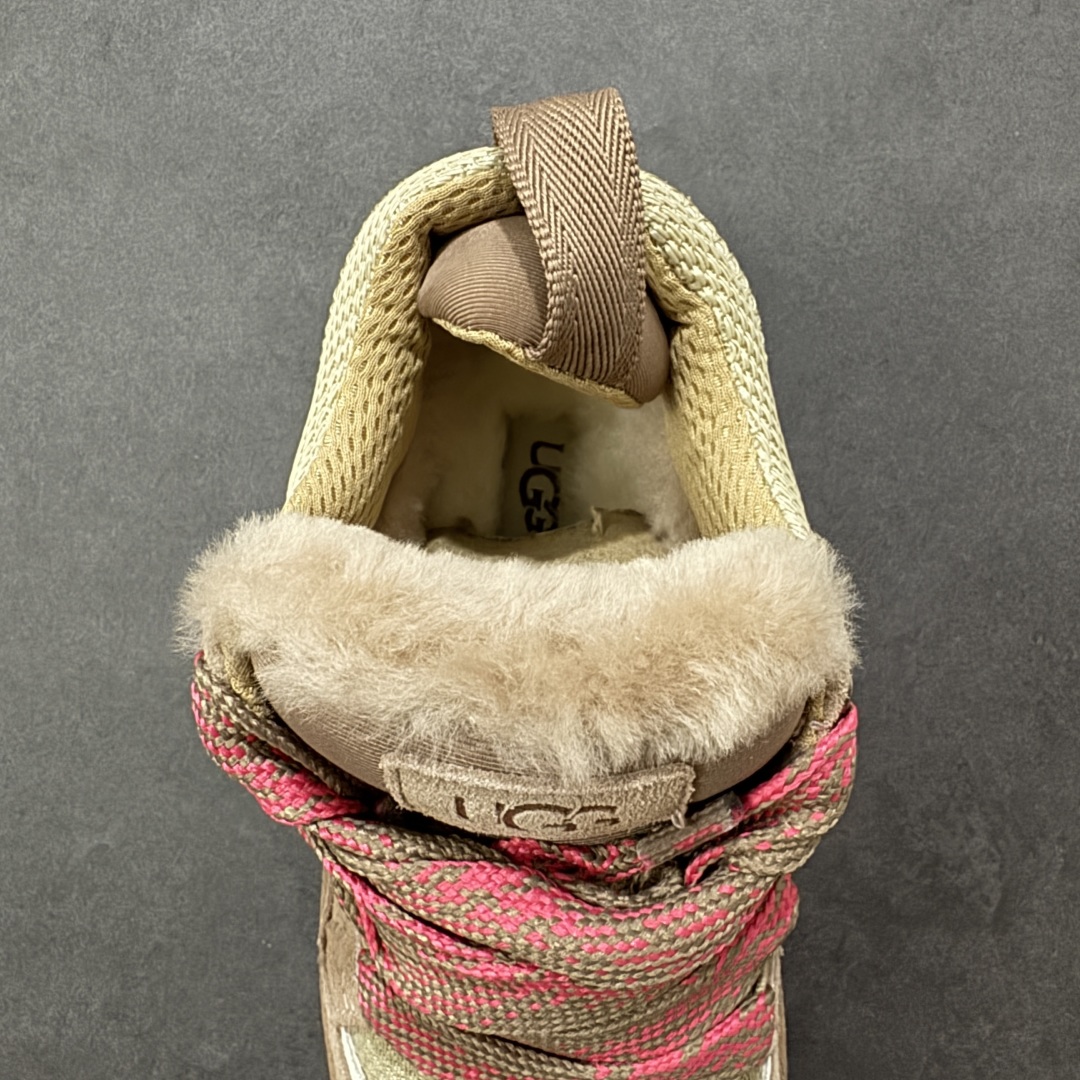 图片[7]-【SP顶级版】UGG LOWMEL 梅尔低帮 N1144032秋冬羊毛一体雪地靴 原代工厂隆丰A级真羊毛皮一体完全遵循正平正品，精选A级羊皮毛一体材质，内里毛绒如云朵般包裹双脚，白带恒温属性一寒锁温抗冻，股季透气排湿，让双脚时刻处于干爽舒适的状态，轻量化设计搭配柔韧鞋底，每一步都似踩在软垫上，再加上贴合足型的弧度与足跟支撑，无论是居家休憩,外出通勤还是日常跑腿，全天行走也无负担。 从经典高筒靴到简约拖鞋，从基础中性色到潮流设计，既能与牛仔裤、卫衣打造随性日常，也能搭配裙子、男女同款更能轻松适配情侣穿搭。 优质羊皮毛天生耐磨损，搭配扎实工艺与防水科技加持，能抵御日常磨损与雨雪侵袭。一双穿数年仍能保持柔软质感💪🏻 尺码：35-40-选品中心