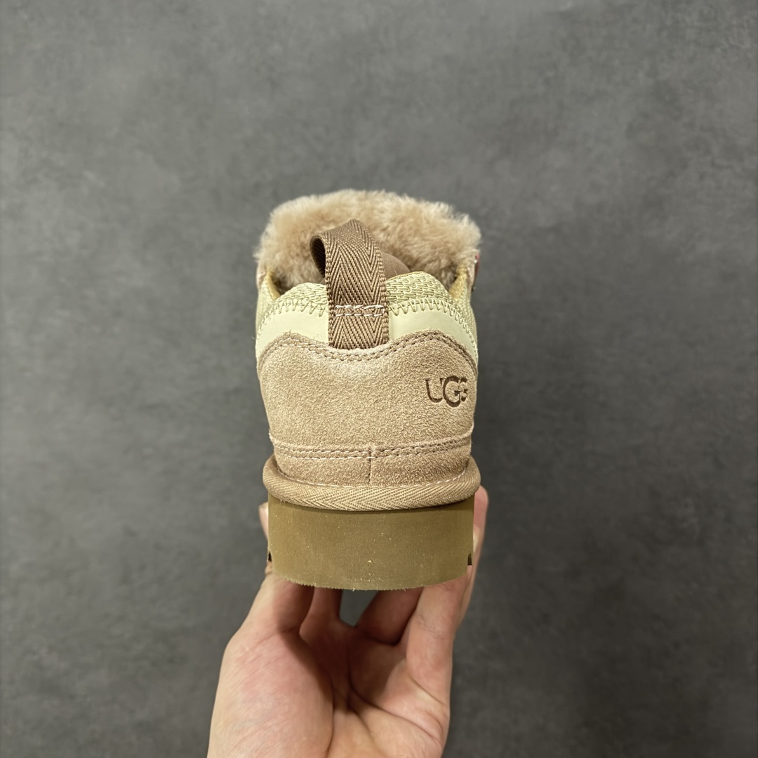 图片[4]-【SP顶级版】UGG LOWMEL 梅尔低帮 N1144032秋冬羊毛一体雪地靴 原代工厂隆丰A级真羊毛皮一体完全遵循正平正品，精选A级羊皮毛一体材质，内里毛绒如云朵般包裹双脚，白带恒温属性一寒锁温抗冻，股季透气排湿，让双脚时刻处于干爽舒适的状态，轻量化设计搭配柔韧鞋底，每一步都似踩在软垫上，再加上贴合足型的弧度与足跟支撑，无论是居家休憩,外出通勤还是日常跑腿，全天行走也无负担。 从经典高筒靴到简约拖鞋，从基础中性色到潮流设计，既能与牛仔裤、卫衣打造随性日常，也能搭配裙子、男女同款更能轻松适配情侣穿搭。 优质羊皮毛天生耐磨损，搭配扎实工艺与防水科技加持，能抵御日常磨损与雨雪侵袭。一双穿数年仍能保持柔软质感💪🏻 尺码：35-40-选品中心